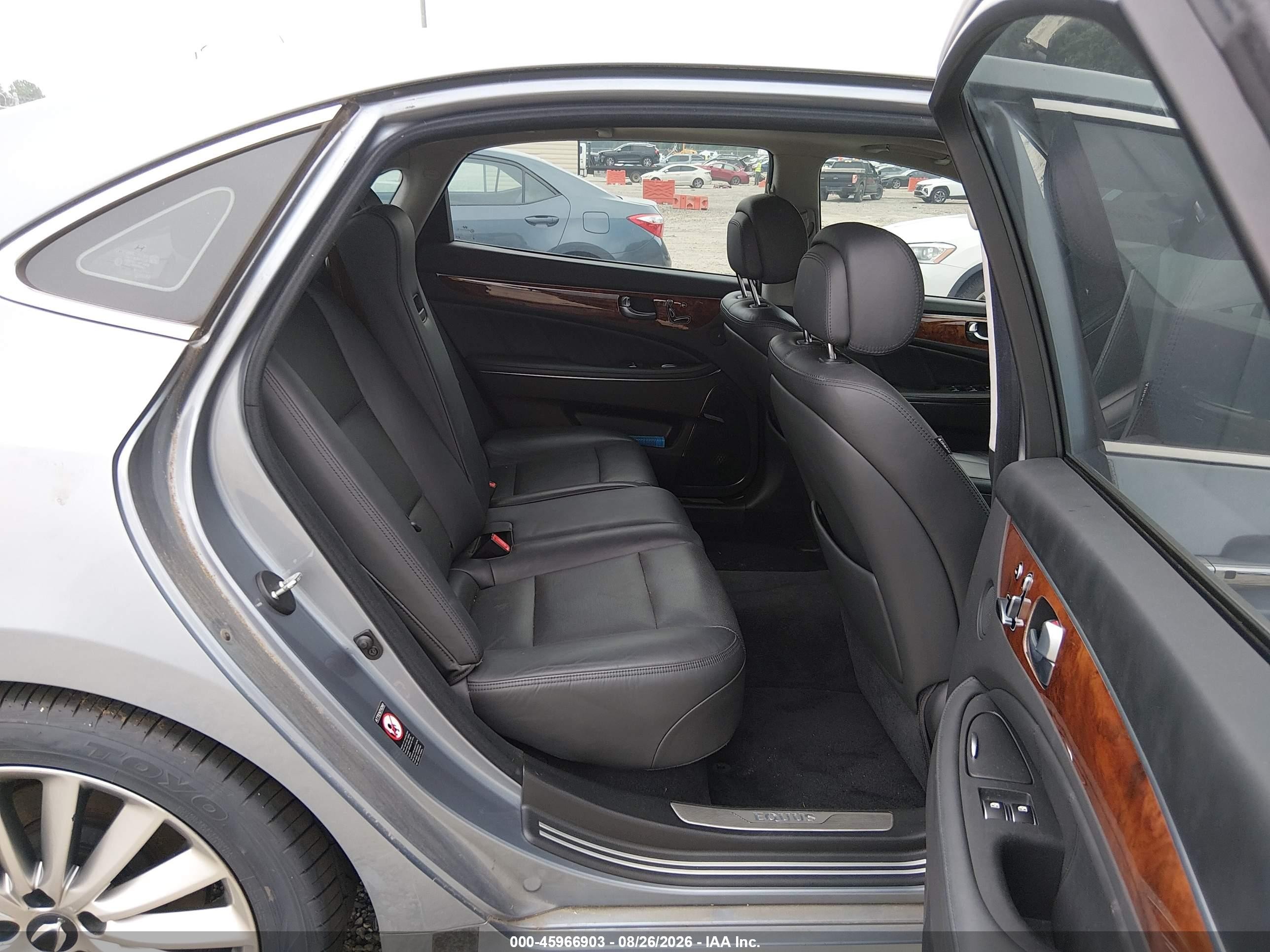 2014 Hyundai Equus Signature Light Blue vin: KMHGH4JH6EU080080