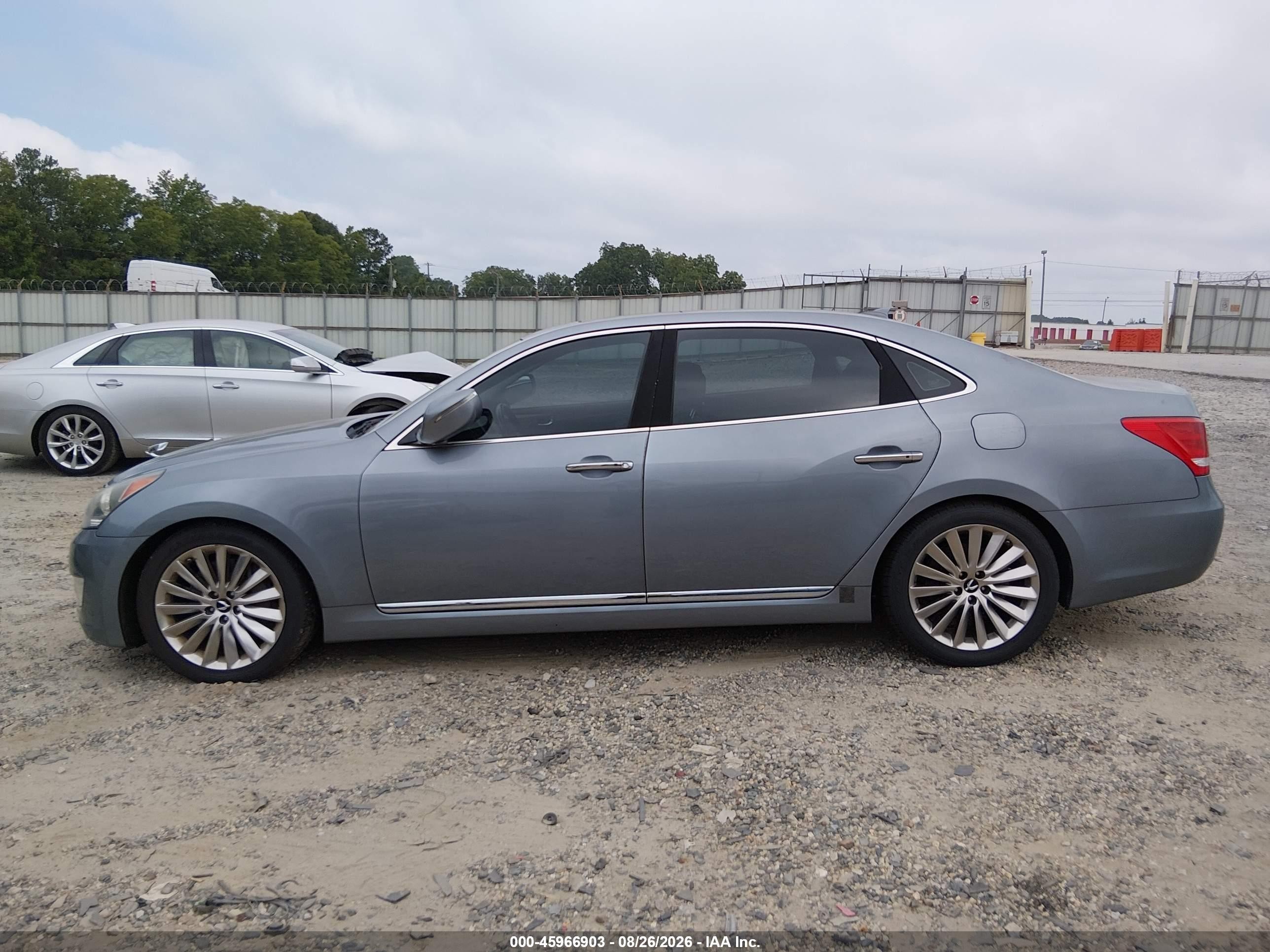2014 Hyundai Equus Signature Light Blue vin: KMHGH4JH6EU080080