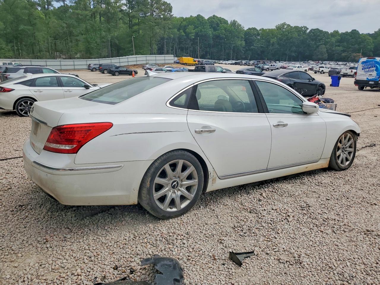 2013 Hyundai Equus Signature White vin: KMHGH4JH7DU071970