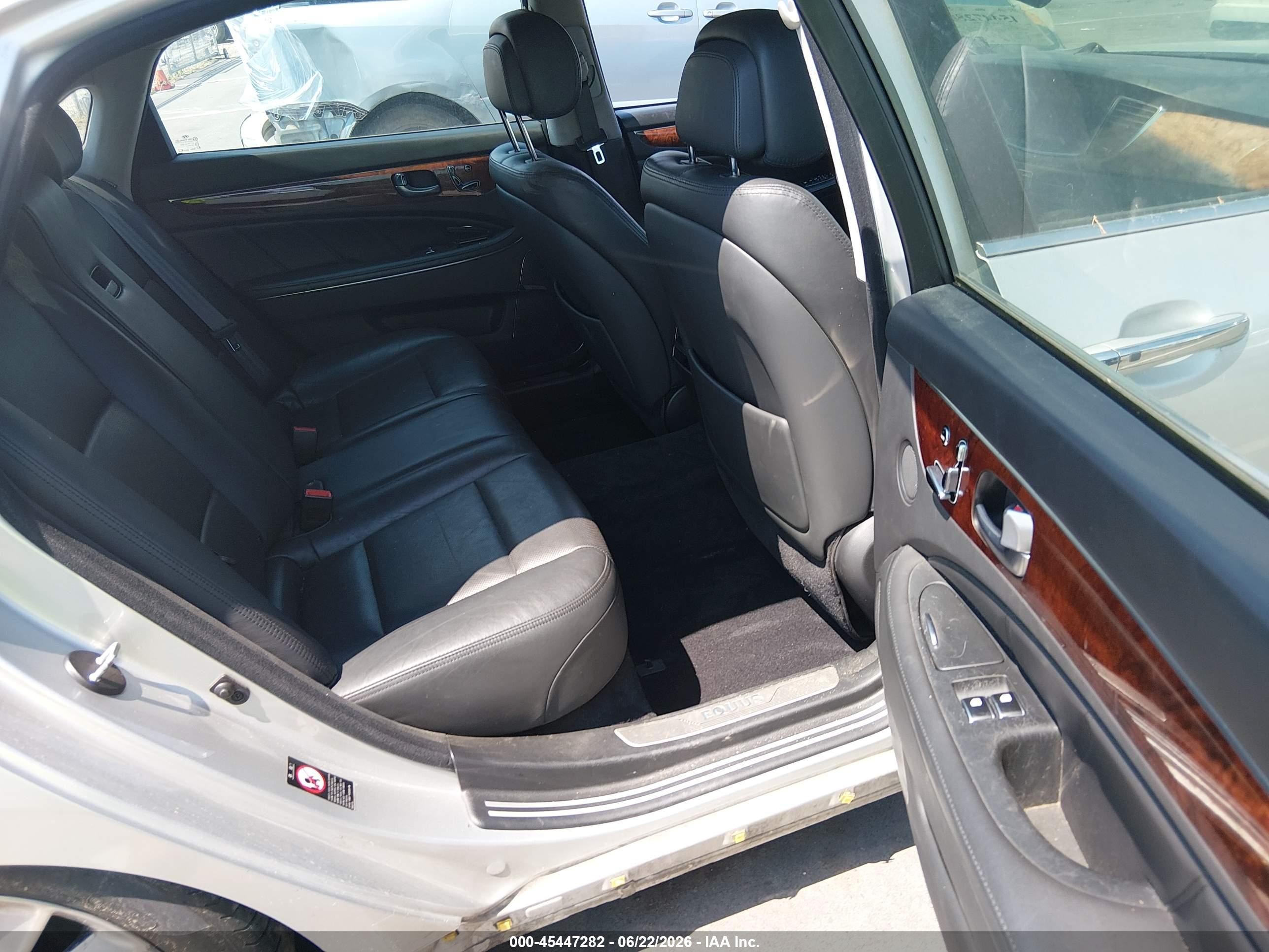 2014 Hyundai Equus Signature Серебряный vin: KMHGH4JH7EU076491