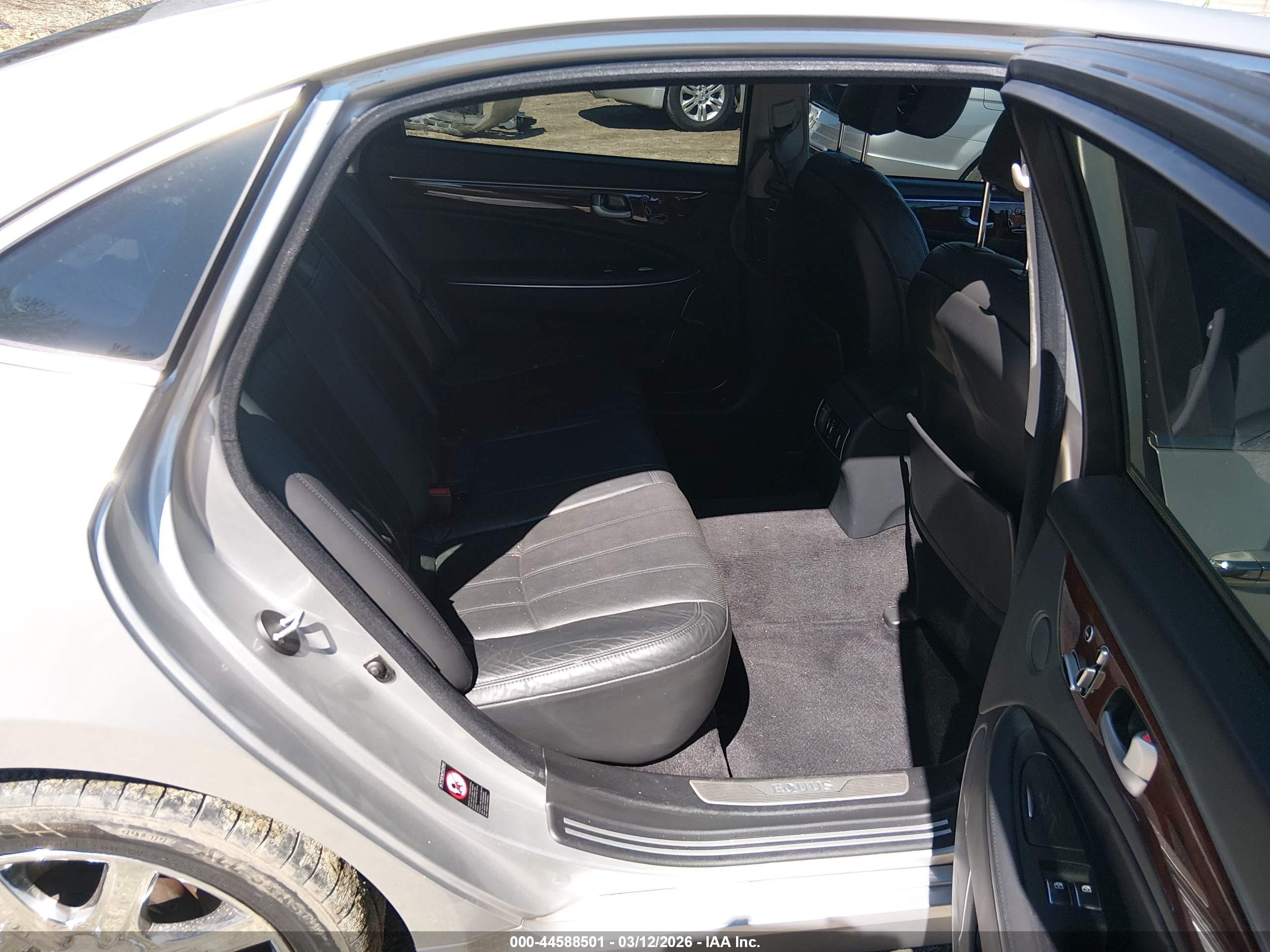 2013 Hyundai Equus Signature Silver vin: KMHGH4JH8DU064347