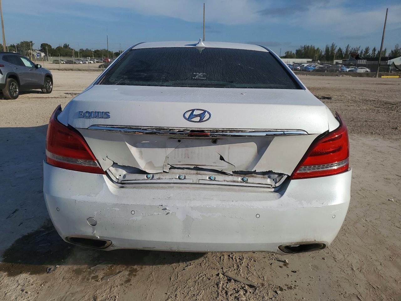 2015 Hyundai Equus Signature White vin: KMHGH4JH8FU095648