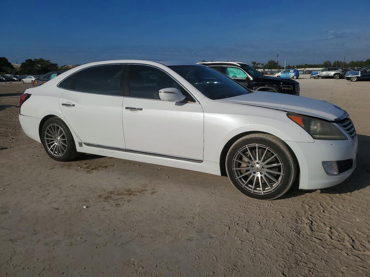 2015 Hyundai Equus Signature White vin: KMHGH4JH8FU095648