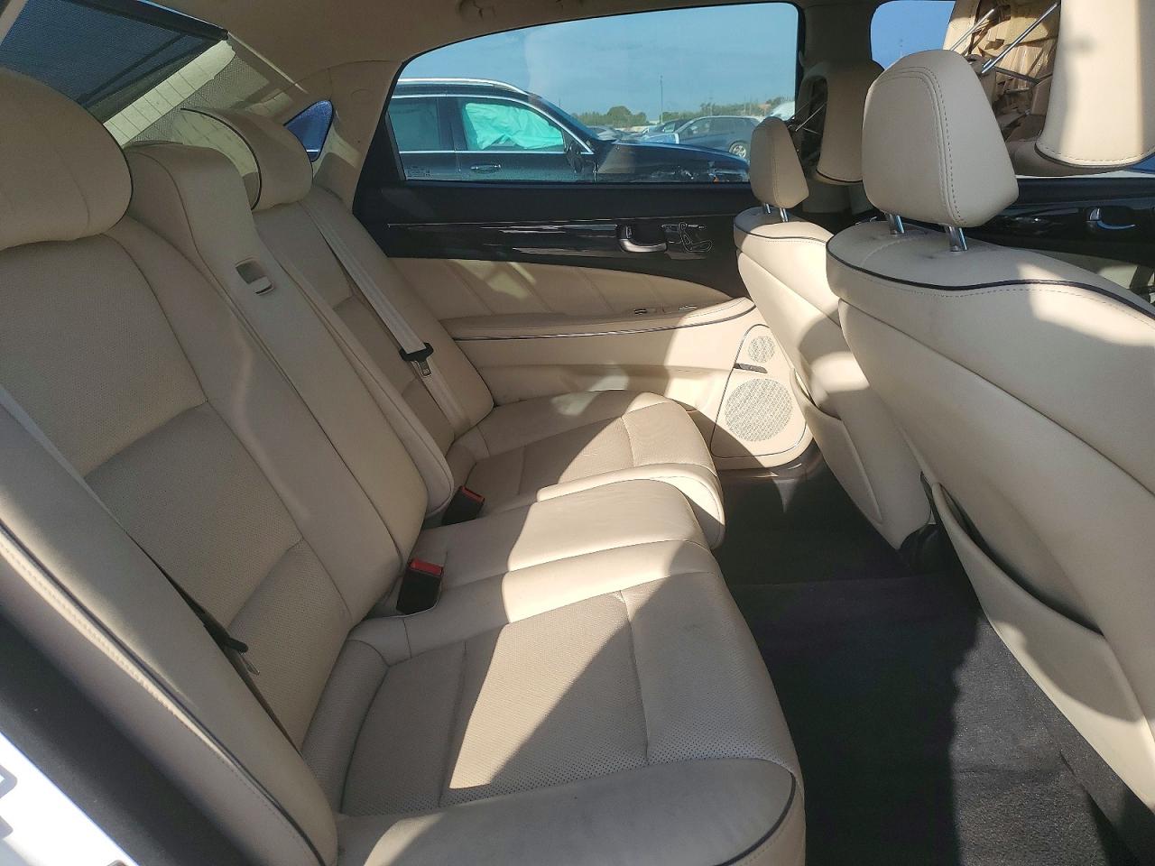 2015 Hyundai Equus Signature White vin: KMHGH4JH8FU095648