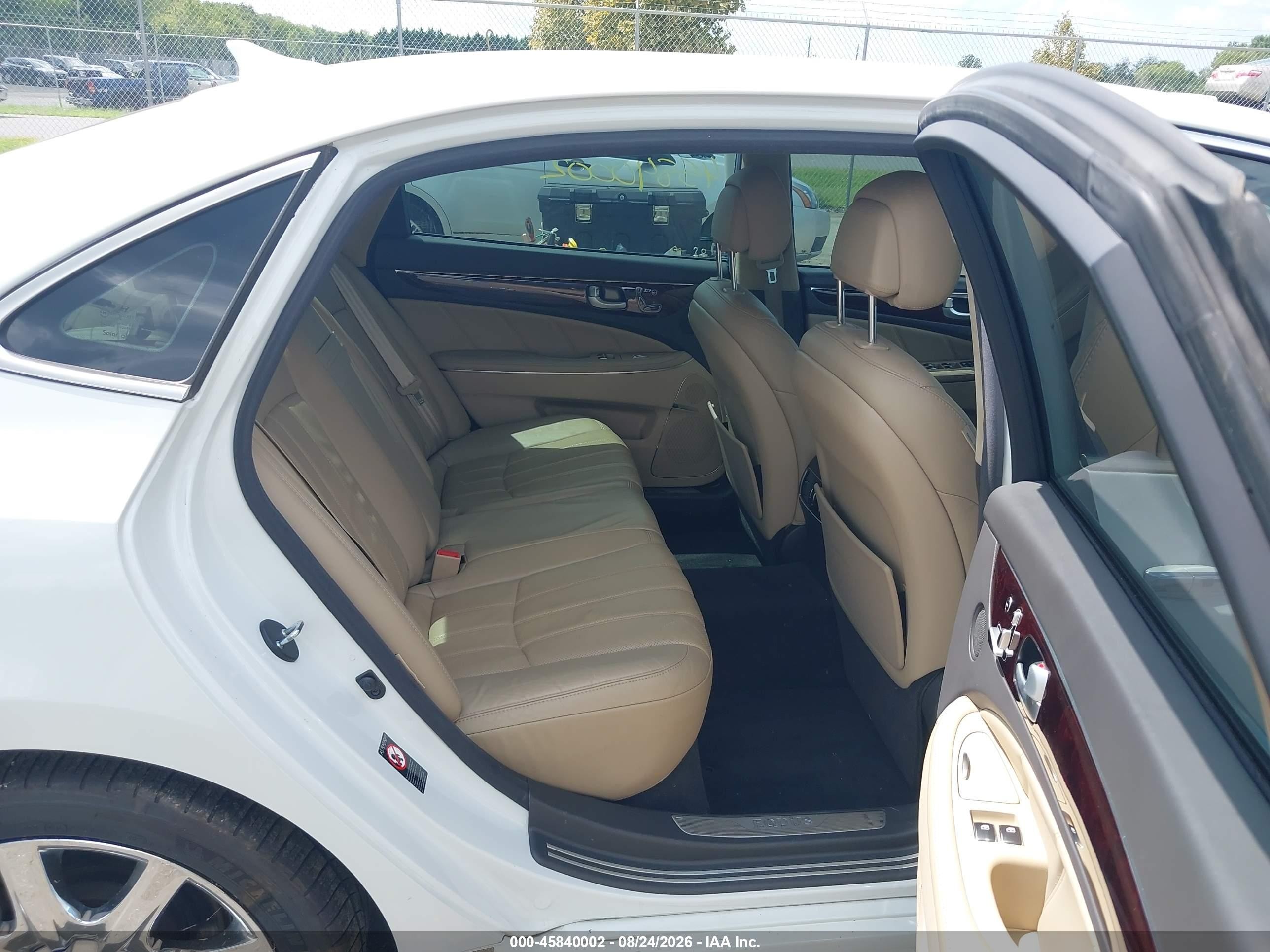 2012 Hyundai Equus Signature White vin: KMHGH4JHXCU050822