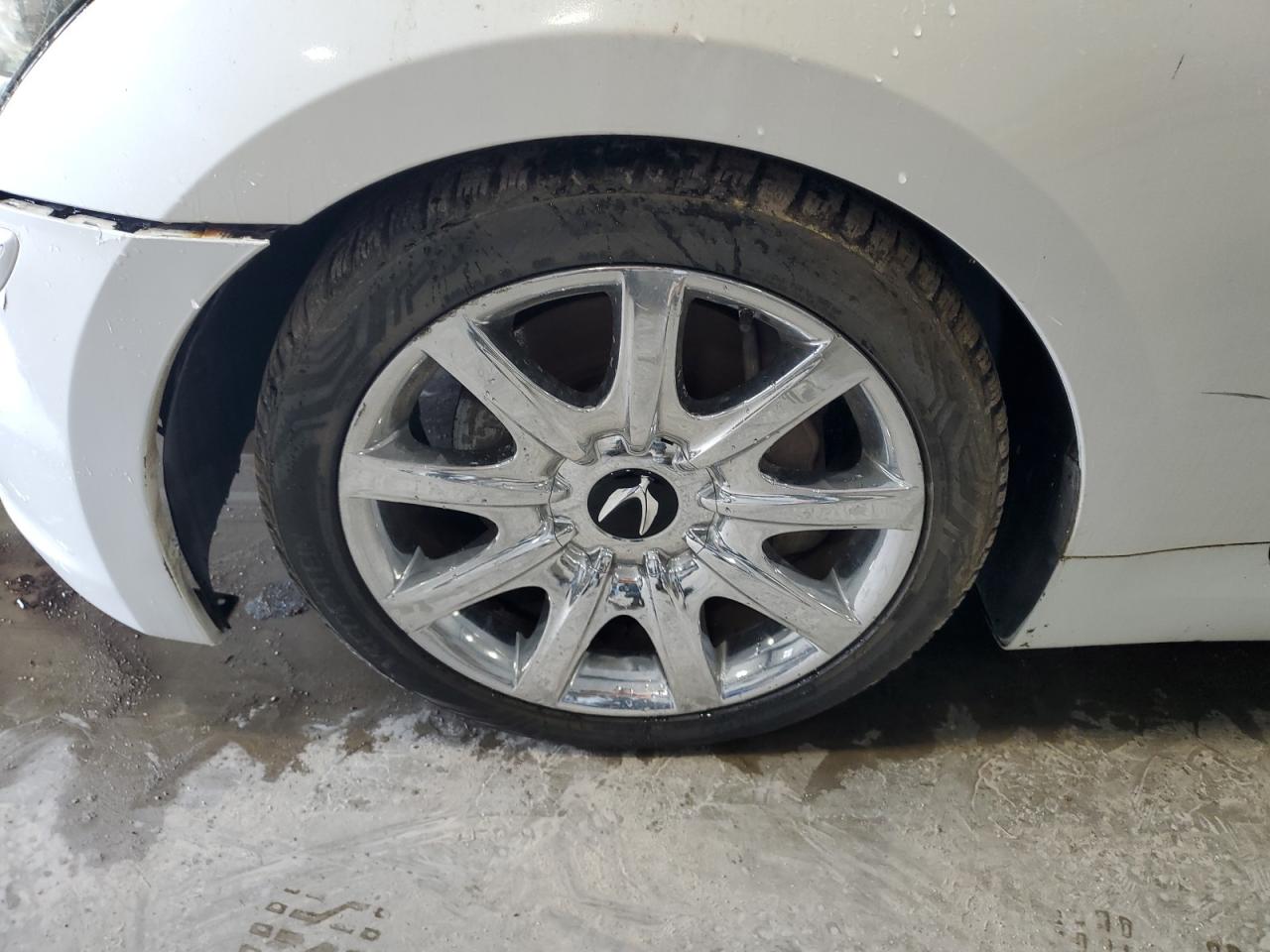 2013 Hyundai Equus Signature White vin: KMHGH4JHXDU059408 Damage: Left Front Wheel, Curb Rash, 5 To 6 Inches