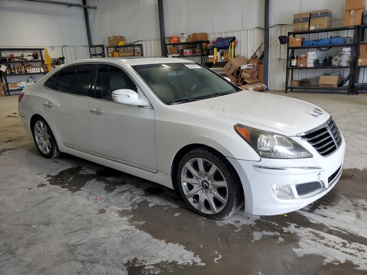 2013 Hyundai Equus Signature White vin: KMHGH4JHXDU059408 Damage: Right Front Fender, Heavy Scratch, 1/8 To 1/2 Inch