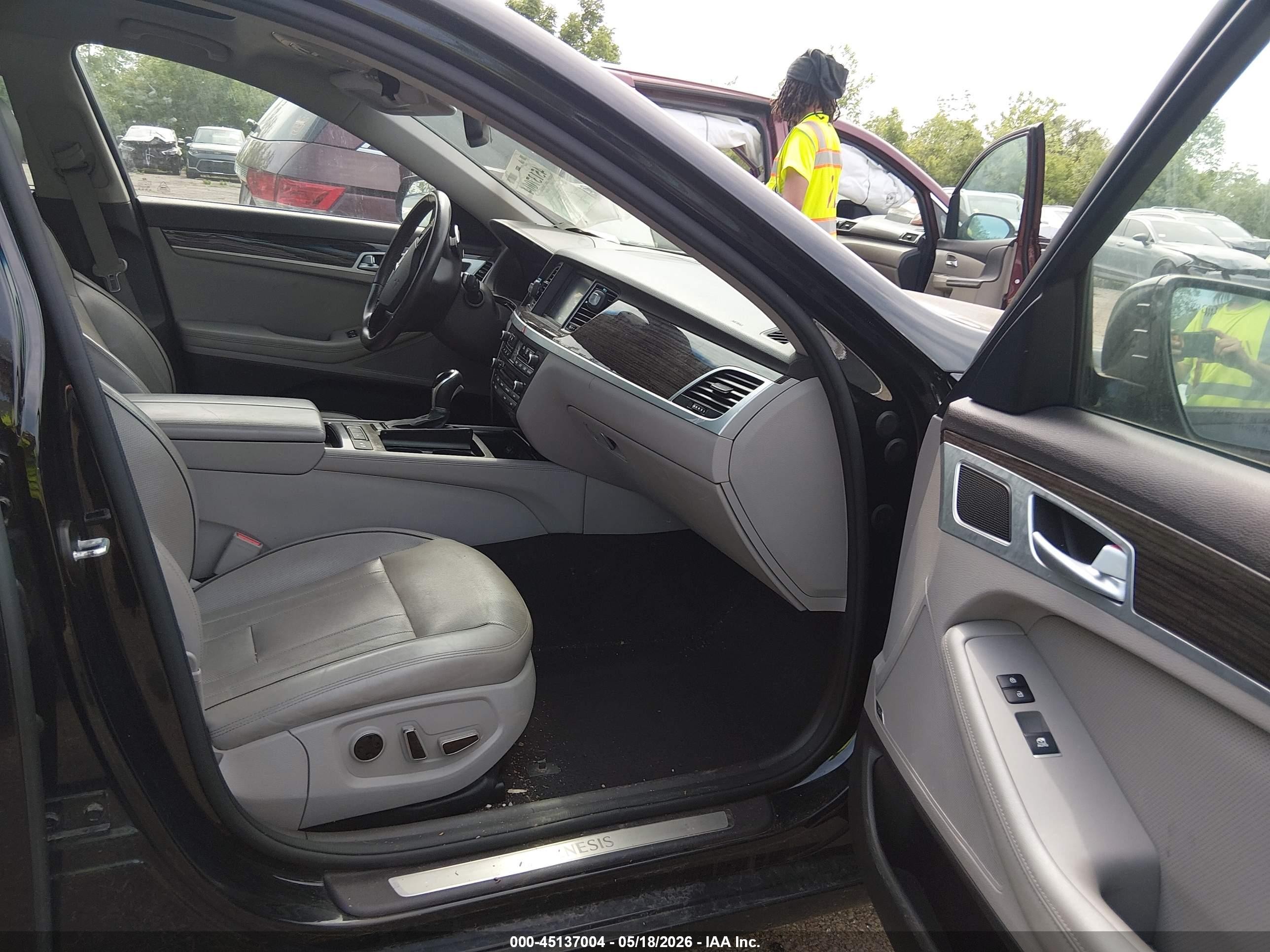 2015 Hyundai Genesis 3.8 Black vin: KMHGN4JE0FU032848