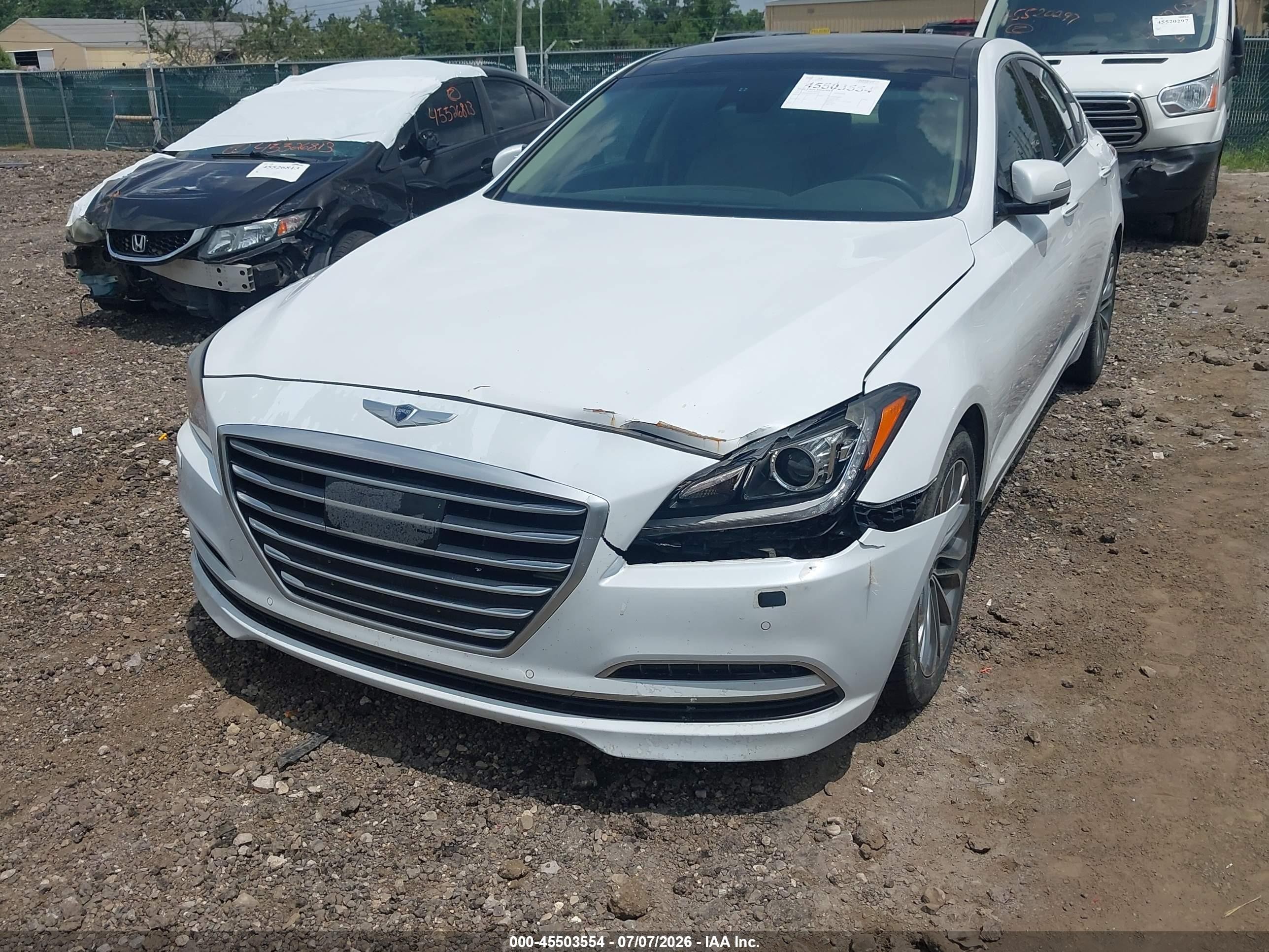 2015 Hyundai Genesis 3.8 White vin: KMHGN4JE0FU080558