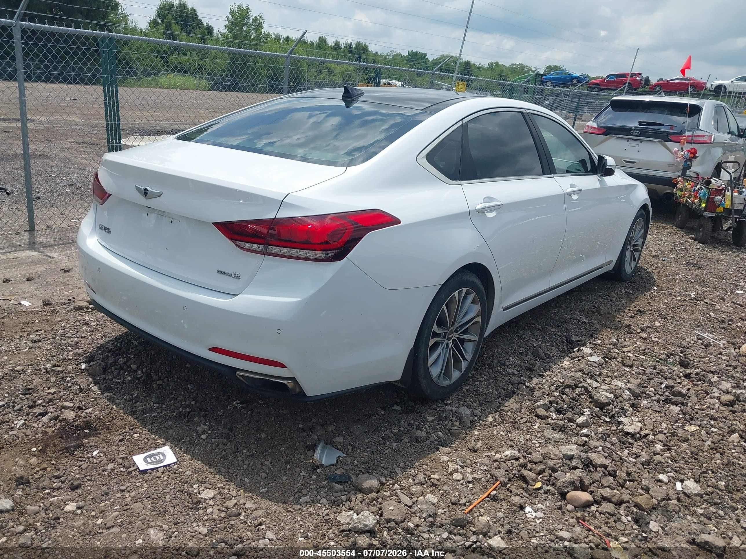 2015 Hyundai Genesis 3.8 White vin: KMHGN4JE0FU080558