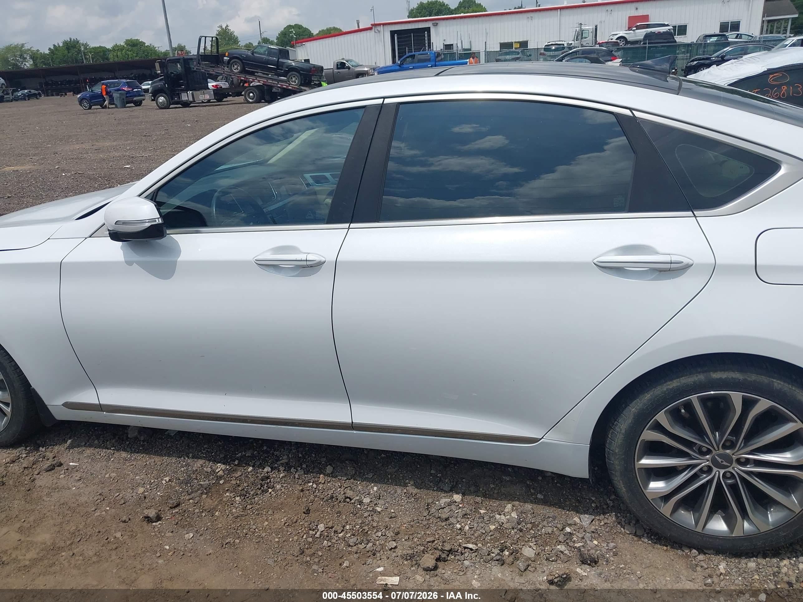 2015 Hyundai Genesis 3.8 White vin: KMHGN4JE0FU080558