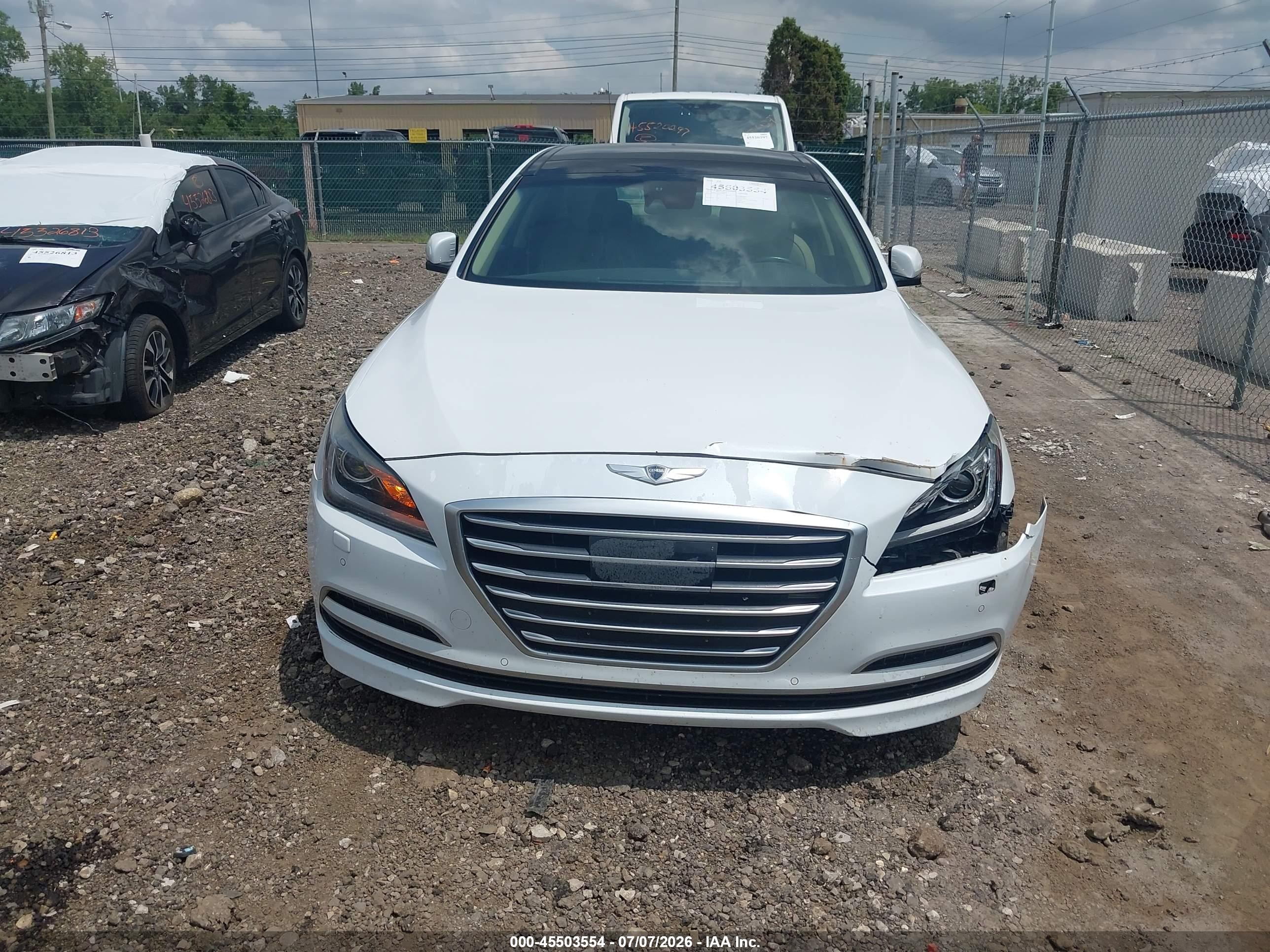 2015 Hyundai Genesis 3.8 White vin: KMHGN4JE0FU080558