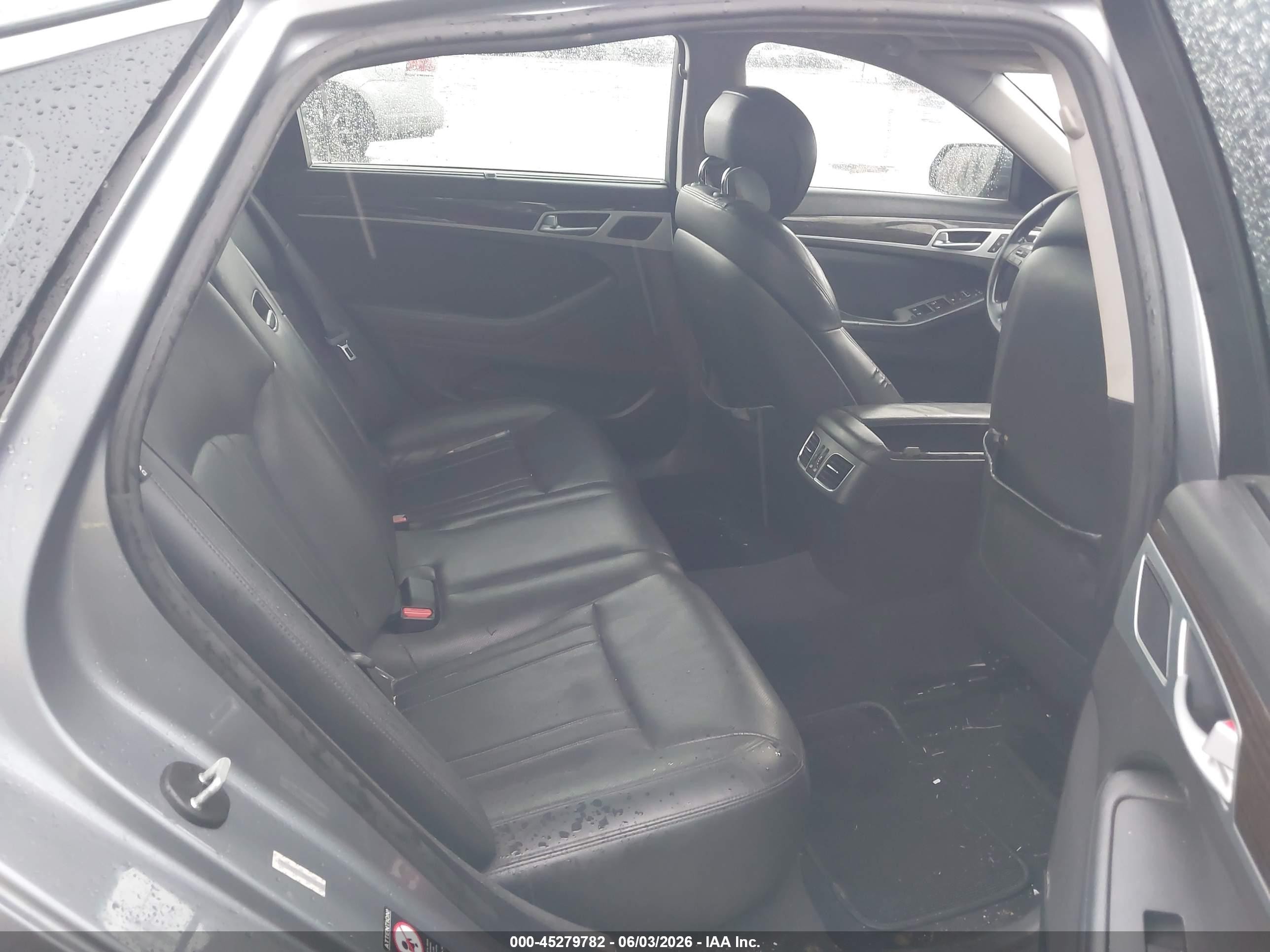2015 Hyundai Genesis 3.8 Gray vin: KMHGN4JE1FU016819