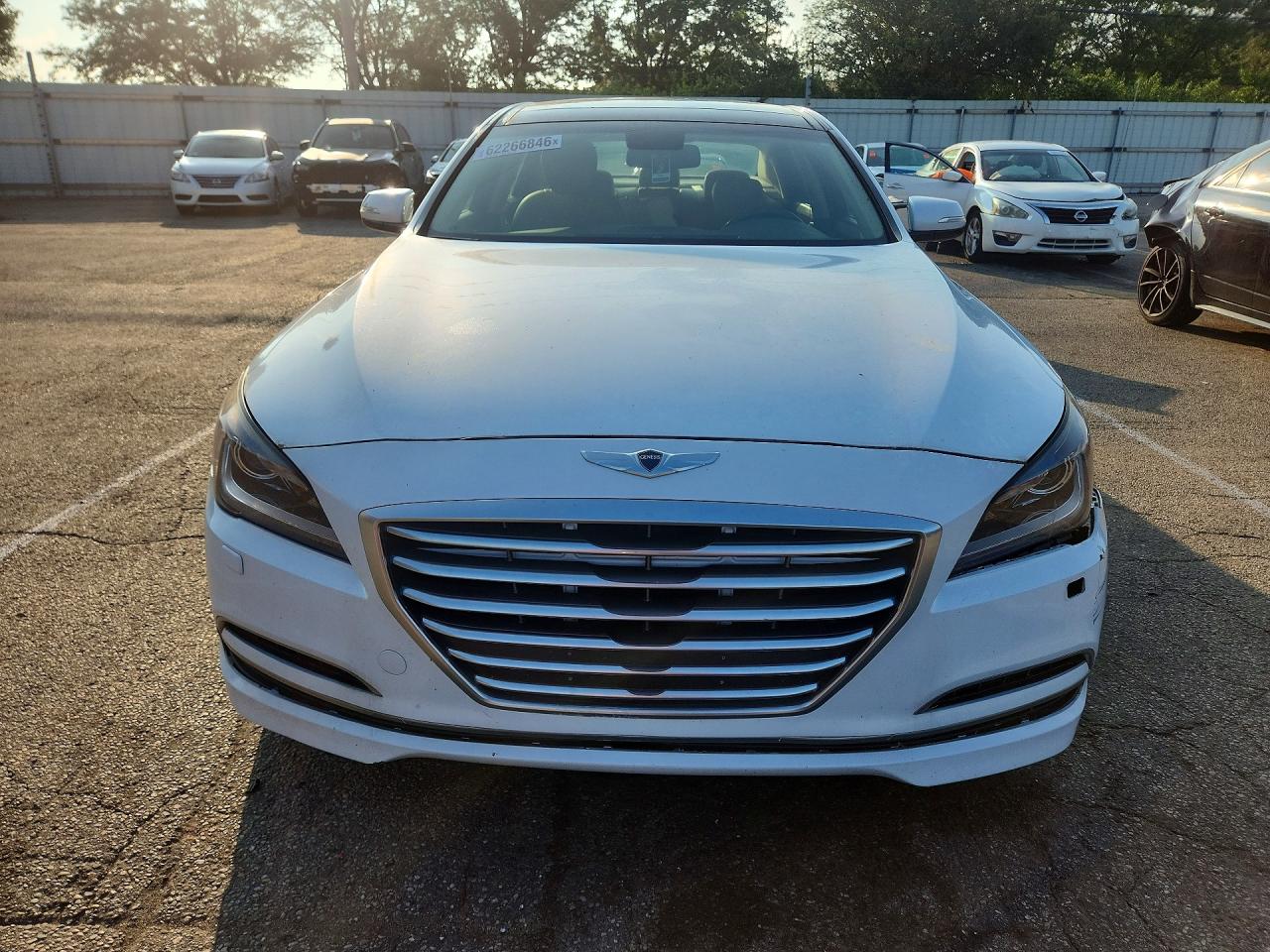 2015 Hyundai Genesis 3.8l Белый vin: KMHGN4JE1FU018912