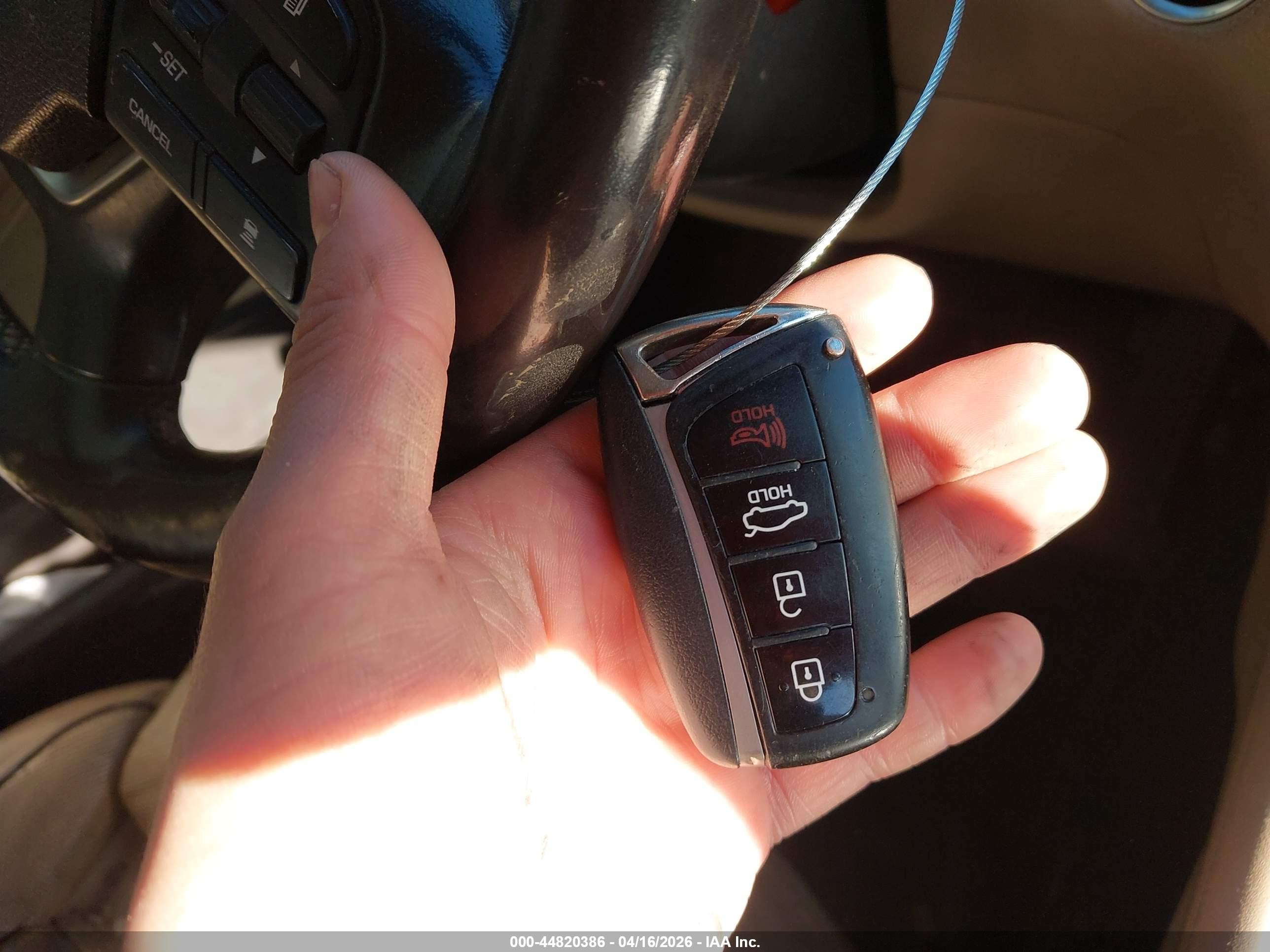 2015 Hyundai Genesis 3.8 Maroon vin: KMHGN4JE1FU023303