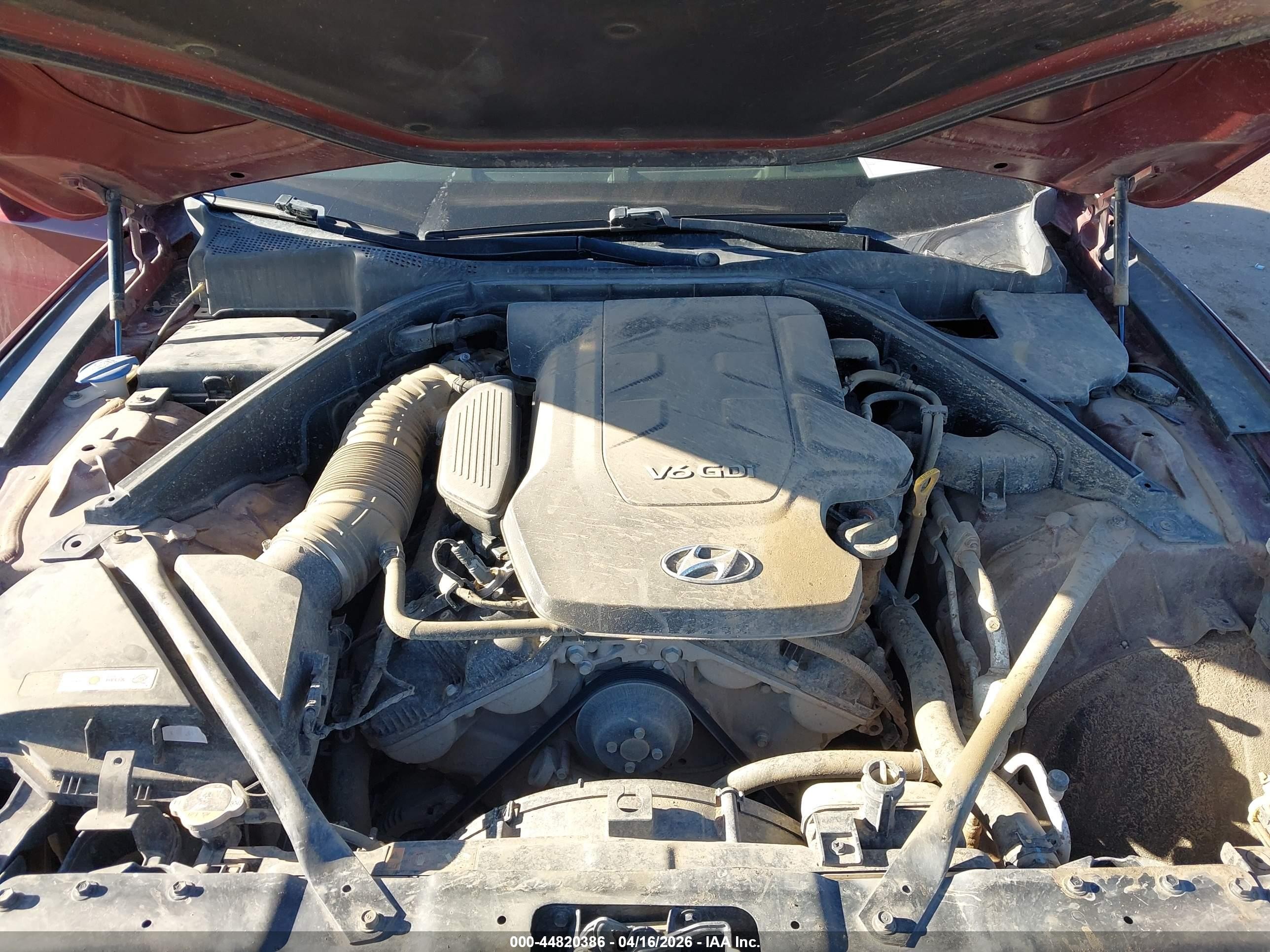 2015 Hyundai Genesis 3.8 Maroon vin: KMHGN4JE1FU023303