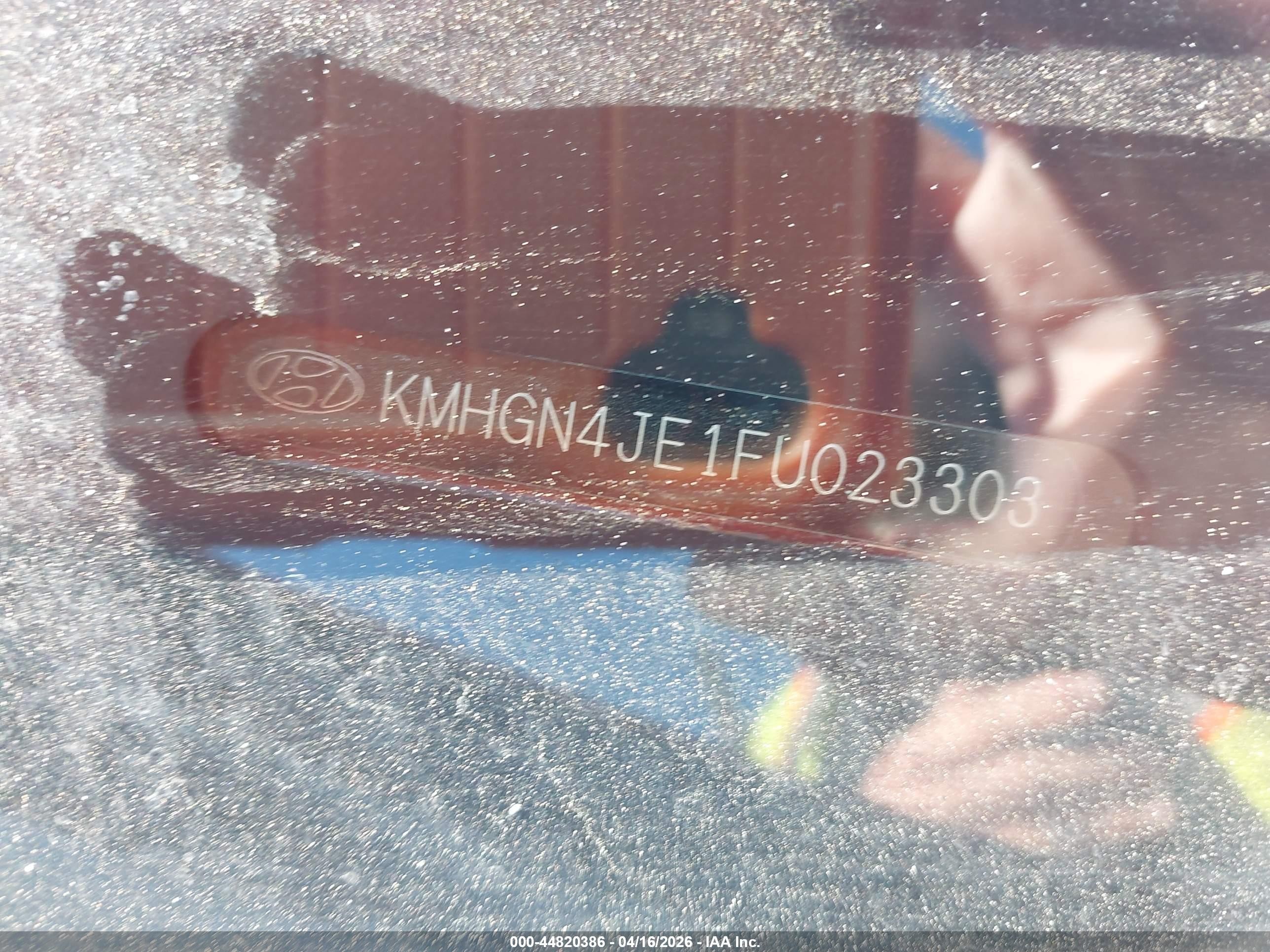 2015 Hyundai Genesis 3.8 Maroon vin: KMHGN4JE1FU023303