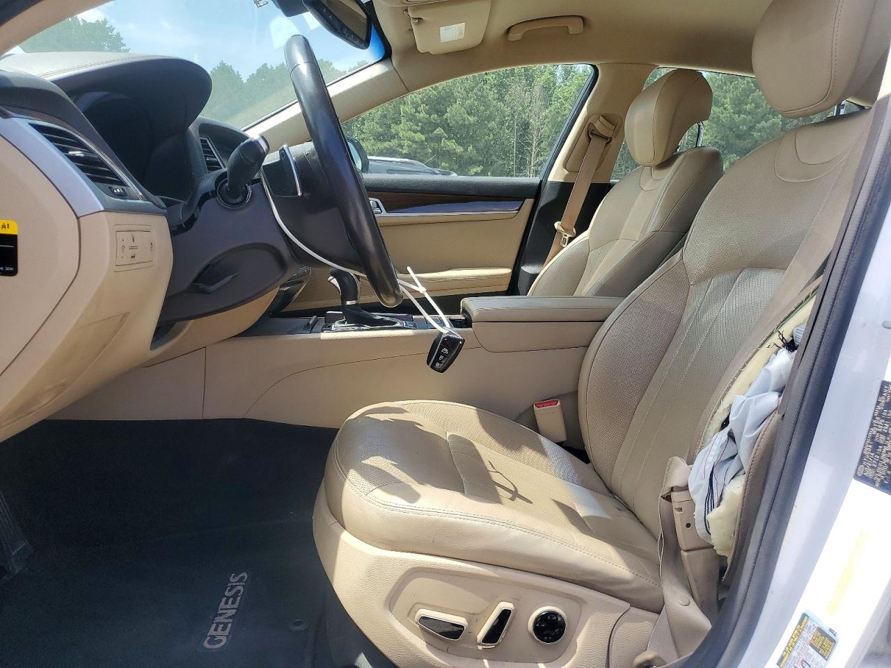 2015 Hyundai Genesis 3.8l White vin: KMHGN4JE1FU044572