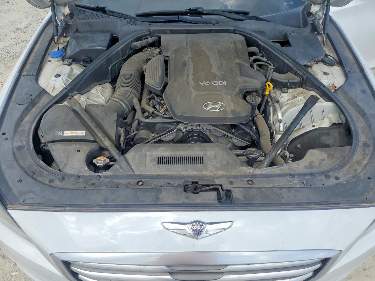 2015 Hyundai Genesis 3.8l White vin: KMHGN4JE1FU044572