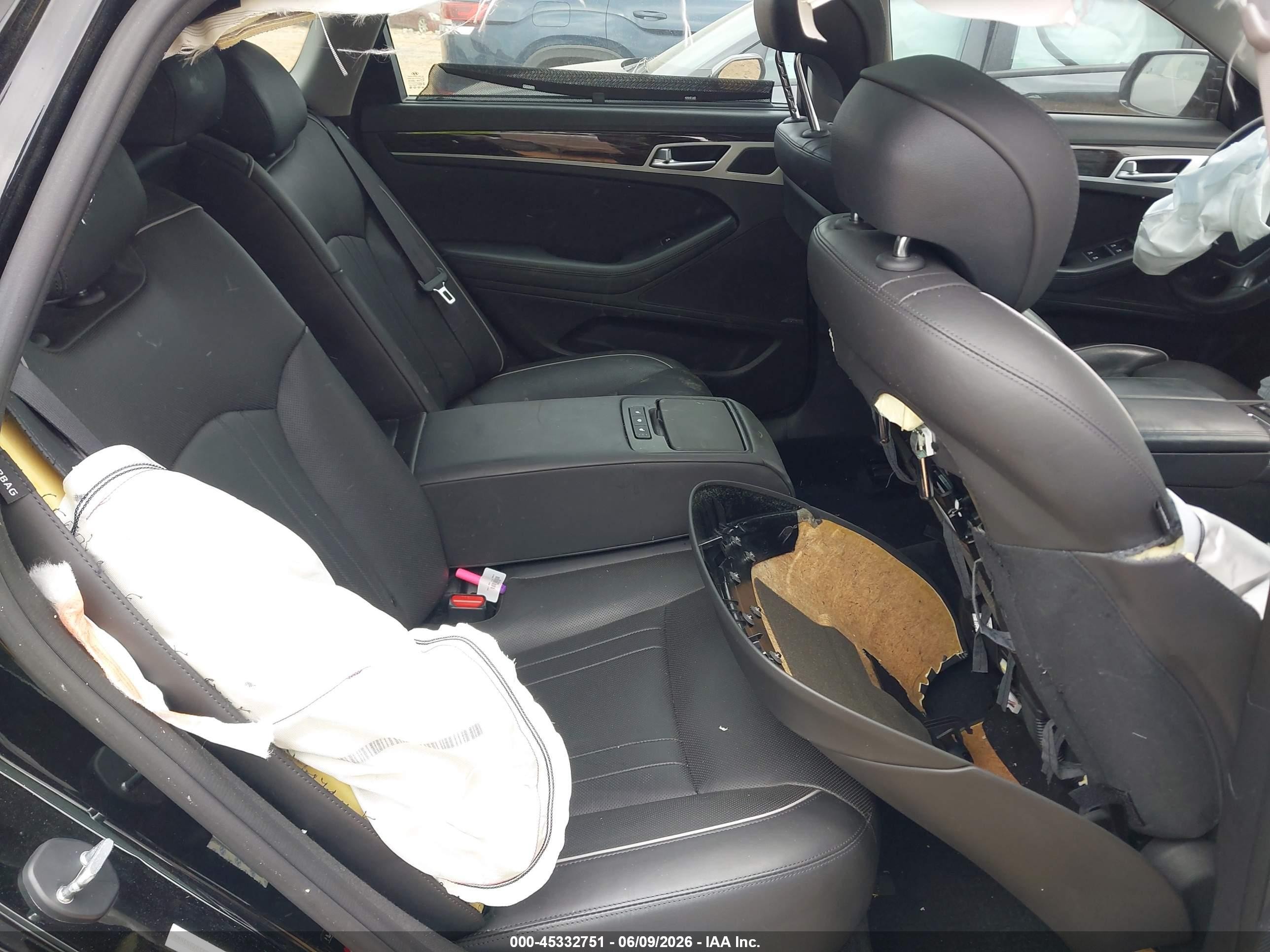 2015 Hyundai Genesis 3.8 Black vin: KMHGN4JE1FU050159