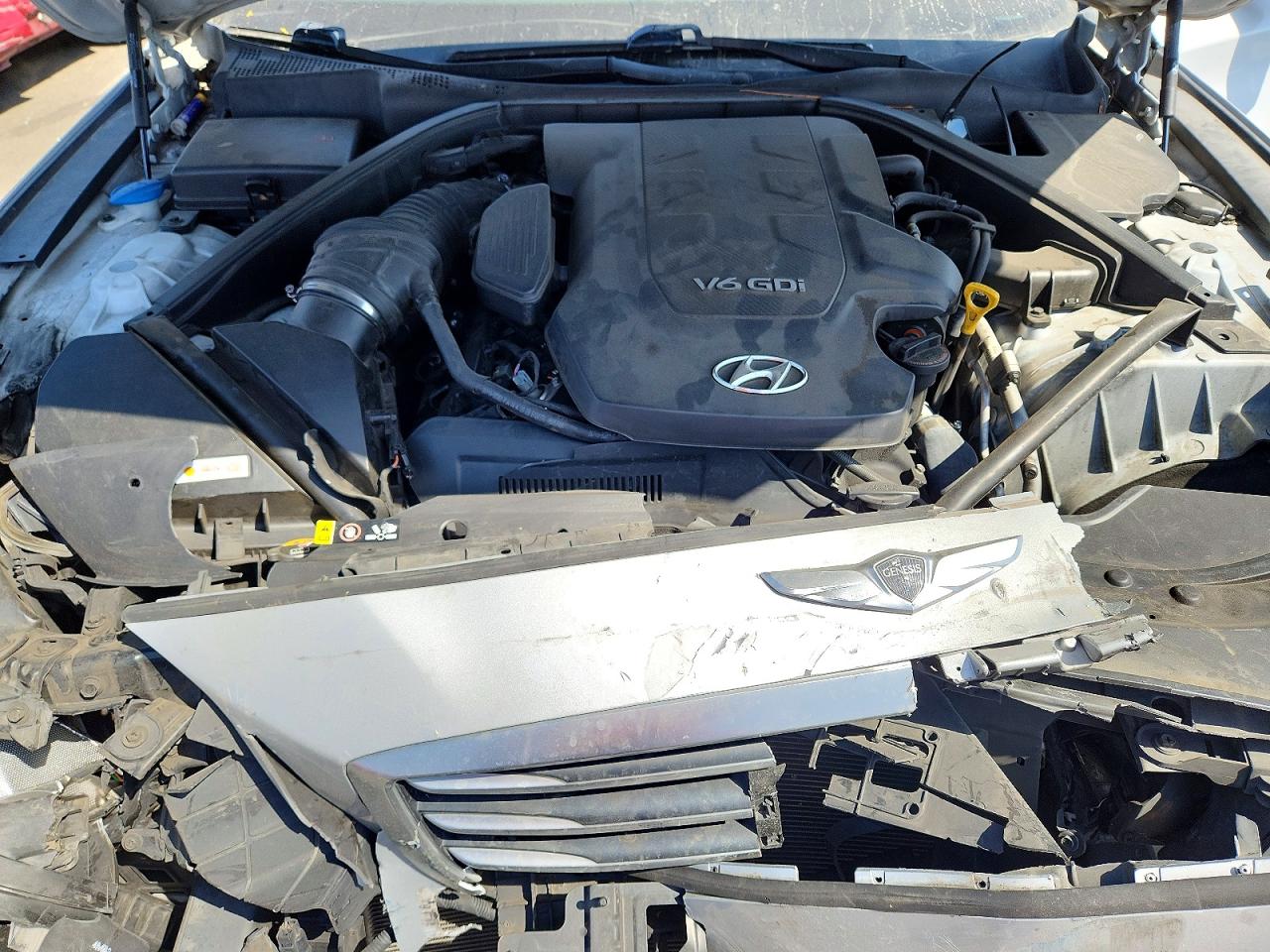 2015 Hyundai Genesis 3.8l Silver vin: KMHGN4JE1FU068063
