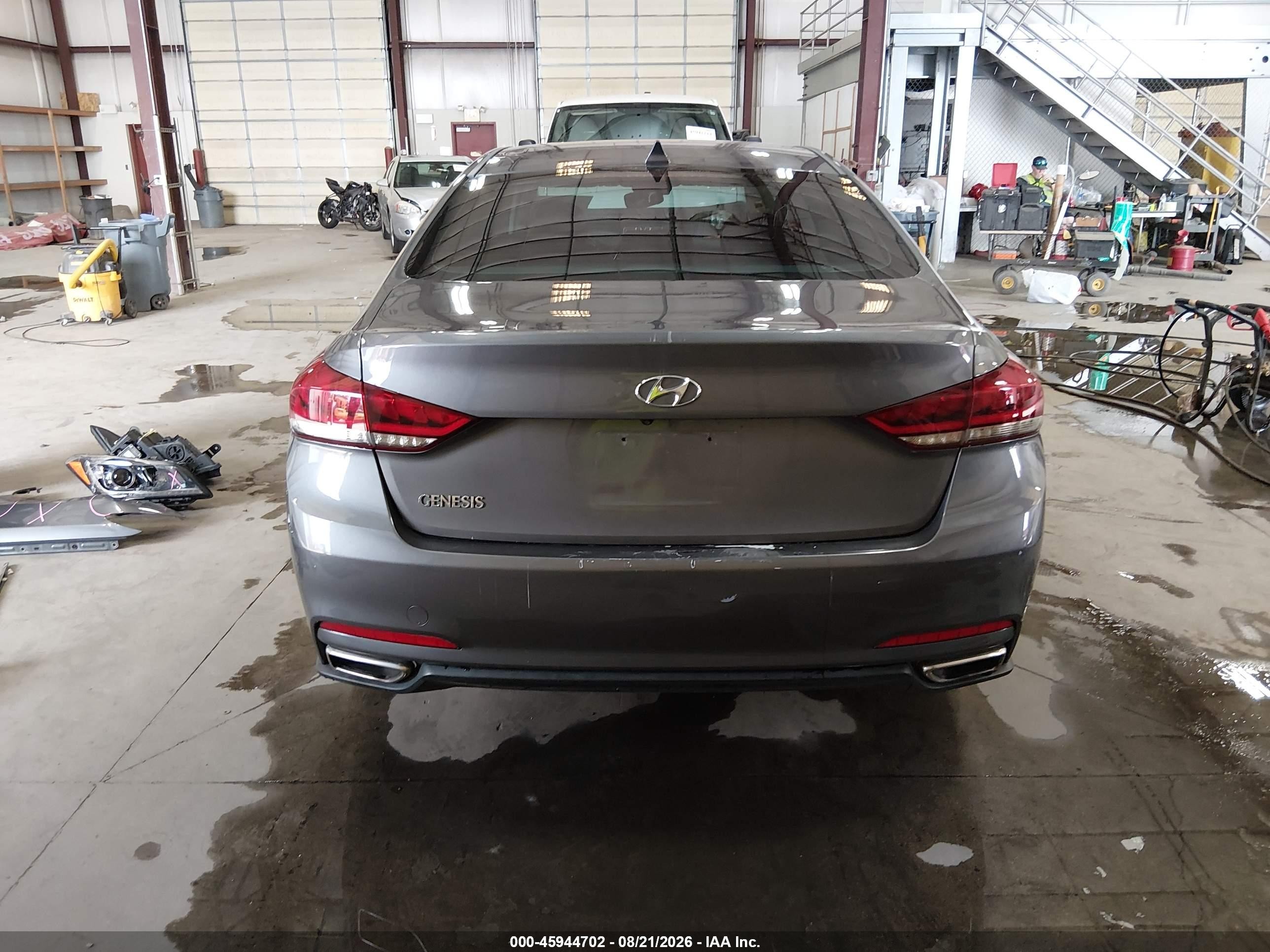 2015 Hyundai Genesis 3.8 Серый vin: KMHGN4JE1FU078057