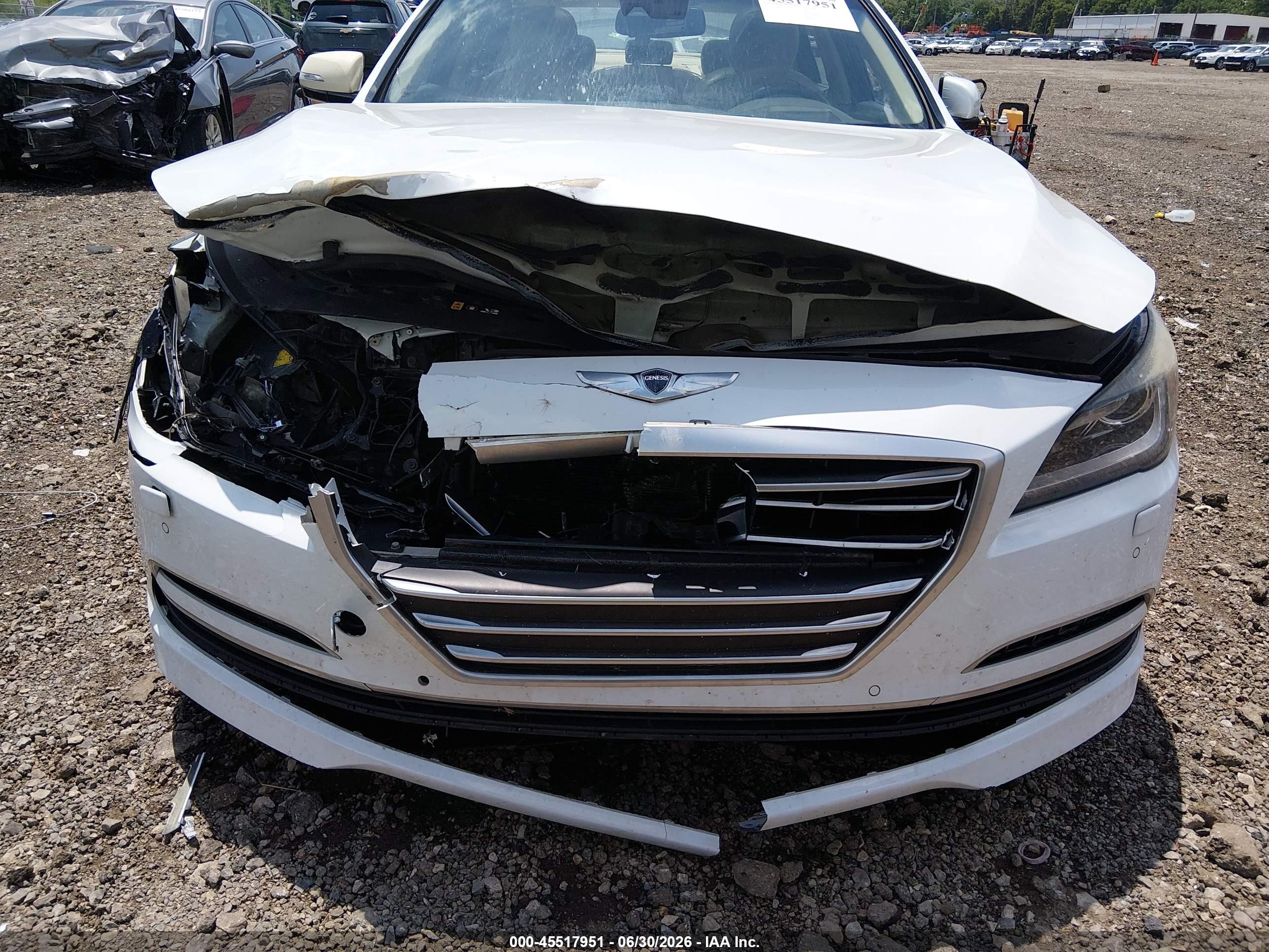 2015 Hyundai Genesis 3.8 White vin: KMHGN4JE1FU079743