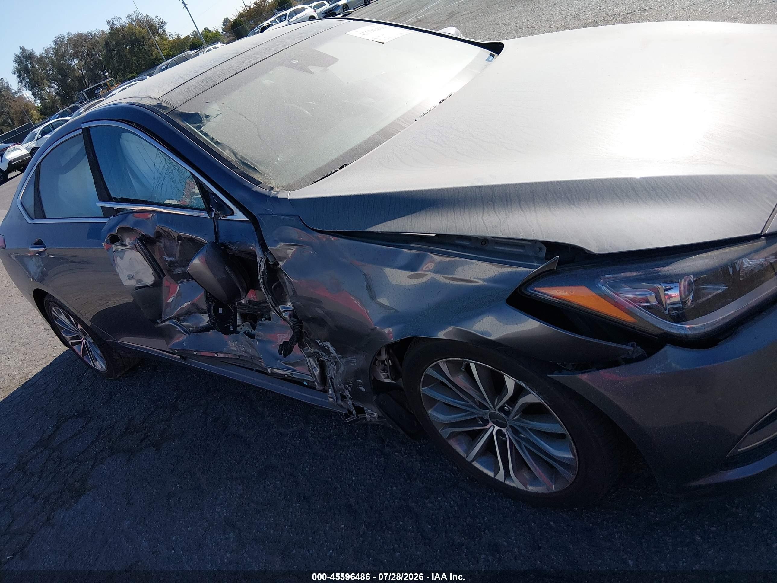 2015 Hyundai Genesis 3.8 Gray vin: KMHGN4JE1FU096249