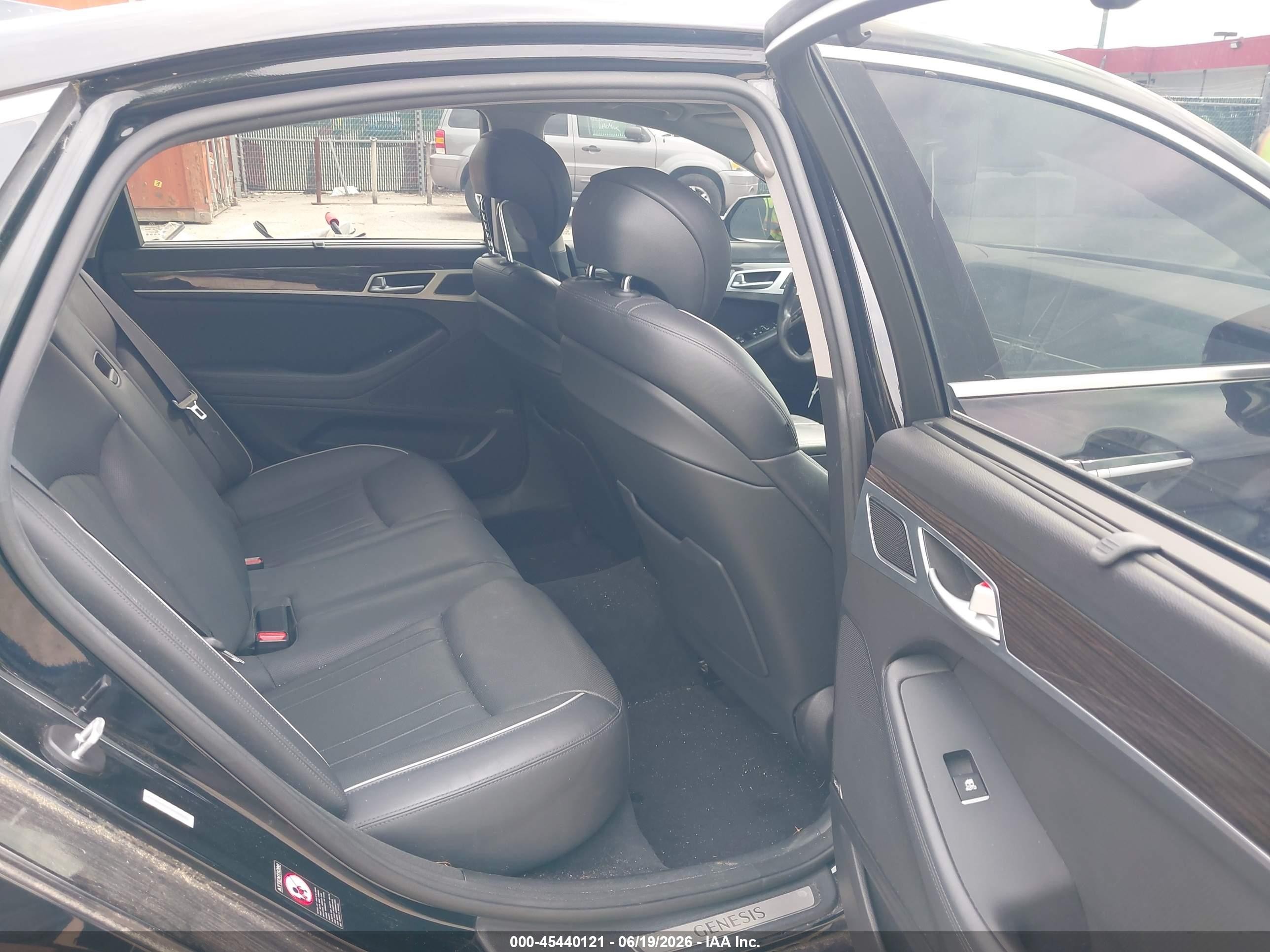 2015 Hyundai Genesis 3.8 Black vin: KMHGN4JE2FU016957