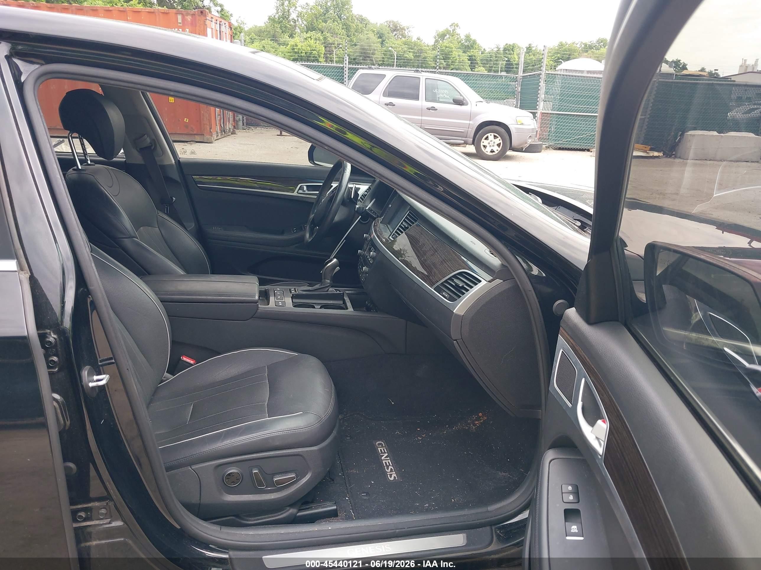 2015 Hyundai Genesis 3.8 Black vin: KMHGN4JE2FU016957