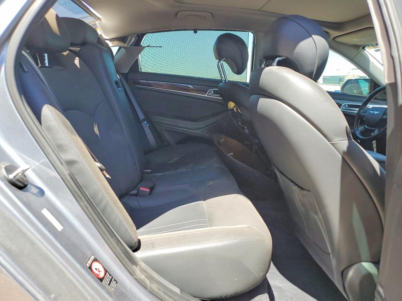 2015 Hyundai Genesis 3.8l Silver vin: KMHGN4JE2FU040305