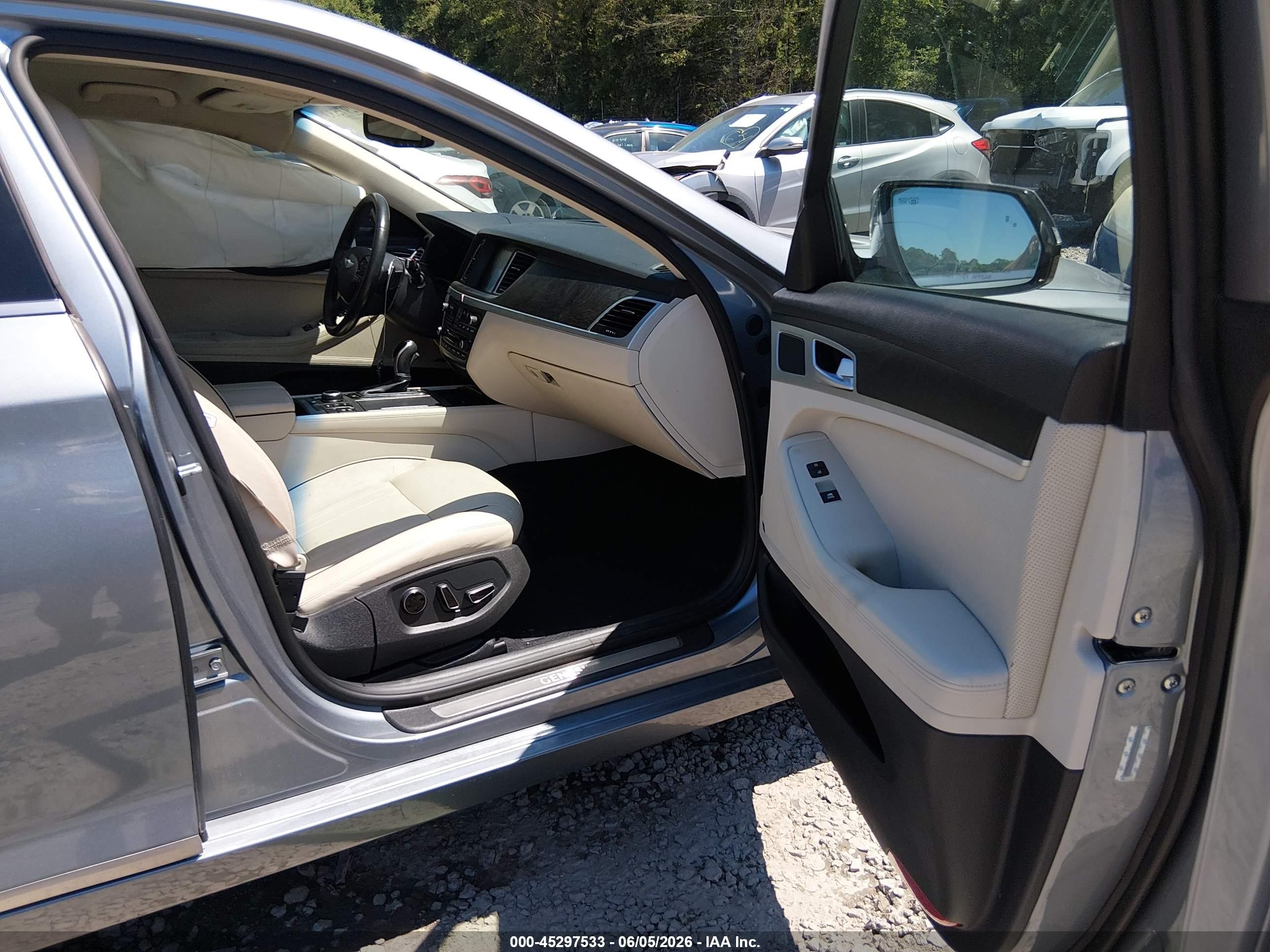 2015 Hyundai Genesis 3.8 Gray vin: KMHGN4JE2FU041566