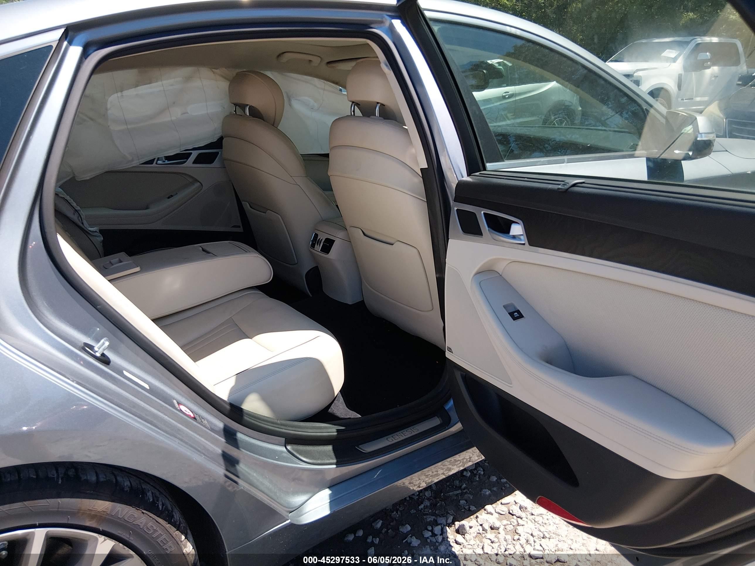 2015 Hyundai Genesis 3.8 Gray vin: KMHGN4JE2FU041566