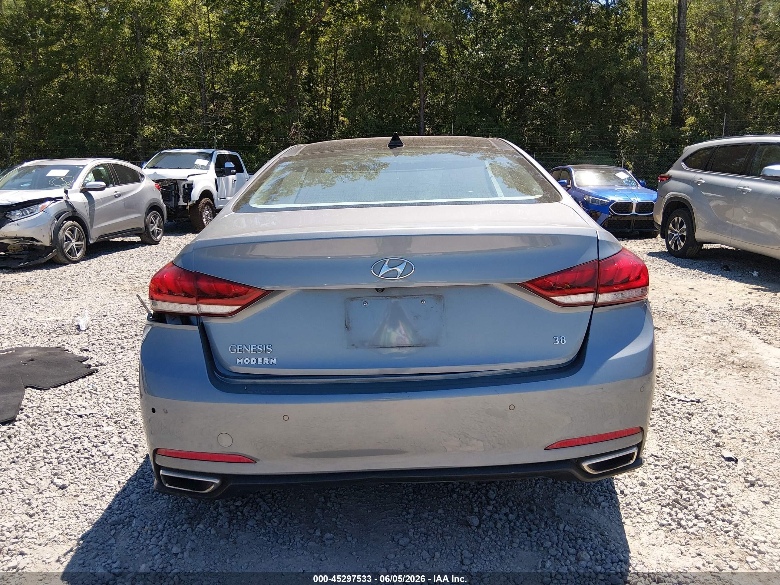 2015 Hyundai Genesis 3.8 Gray vin: KMHGN4JE2FU041566