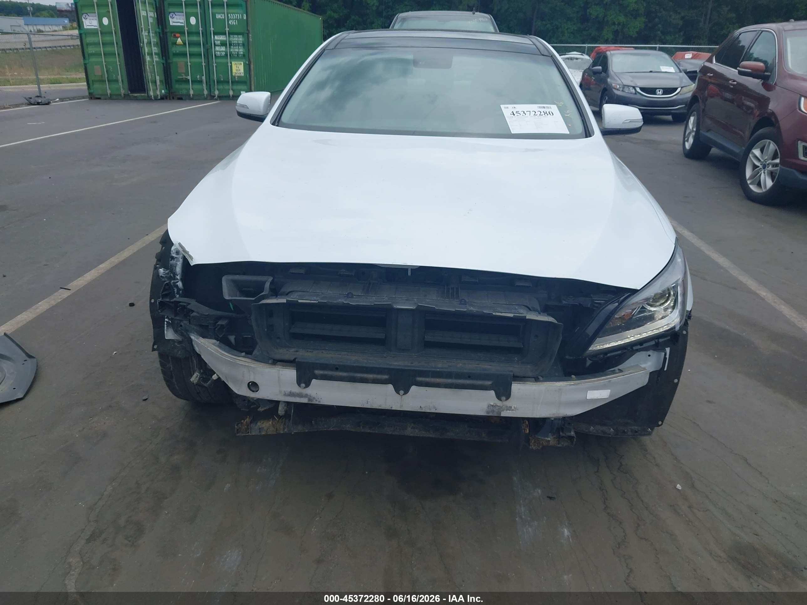 2015 Hyundai Genesis 3.8 White vin: KMHGN4JE2FU049599