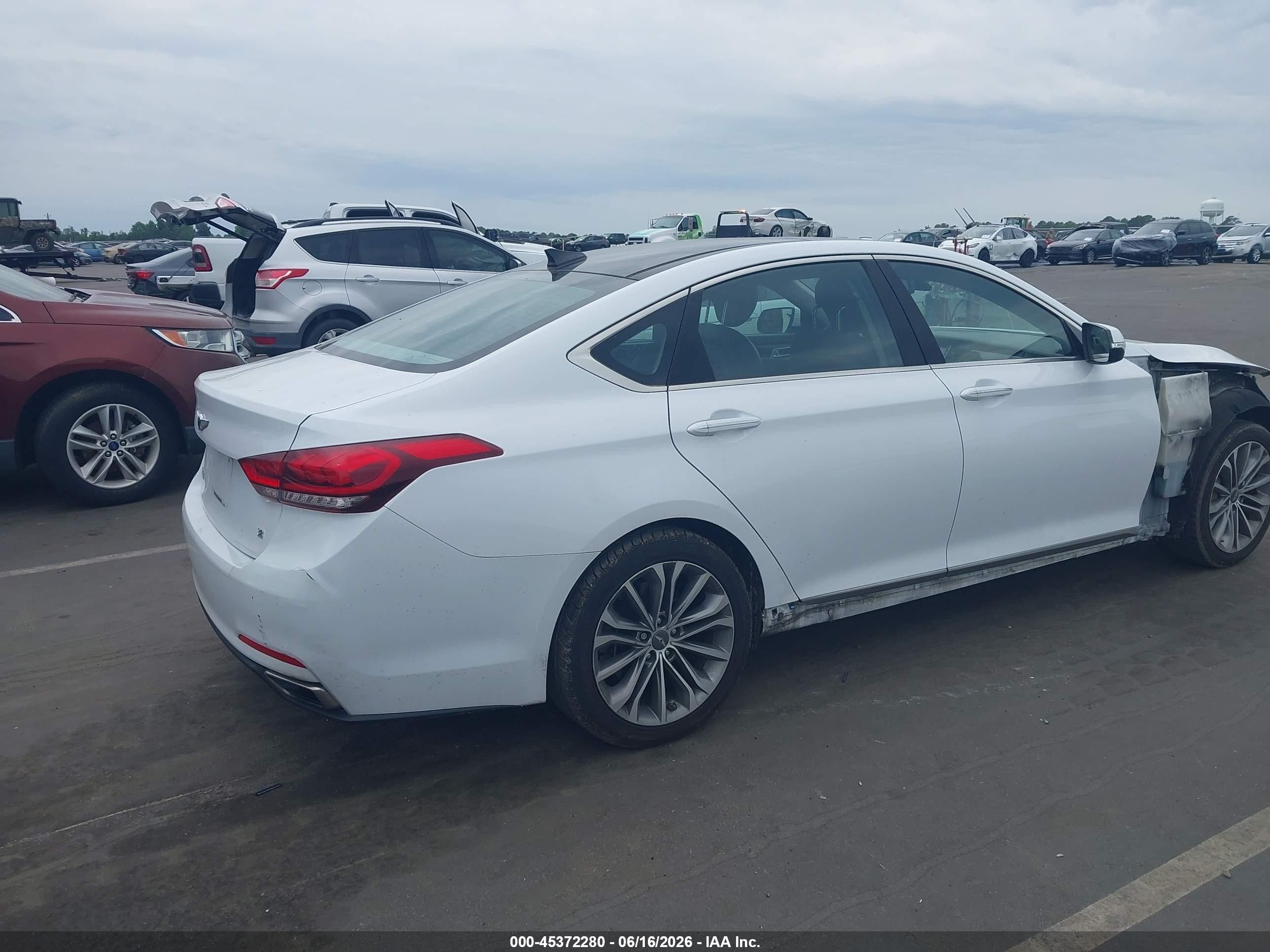 2015 Hyundai Genesis 3.8 White vin: KMHGN4JE2FU049599