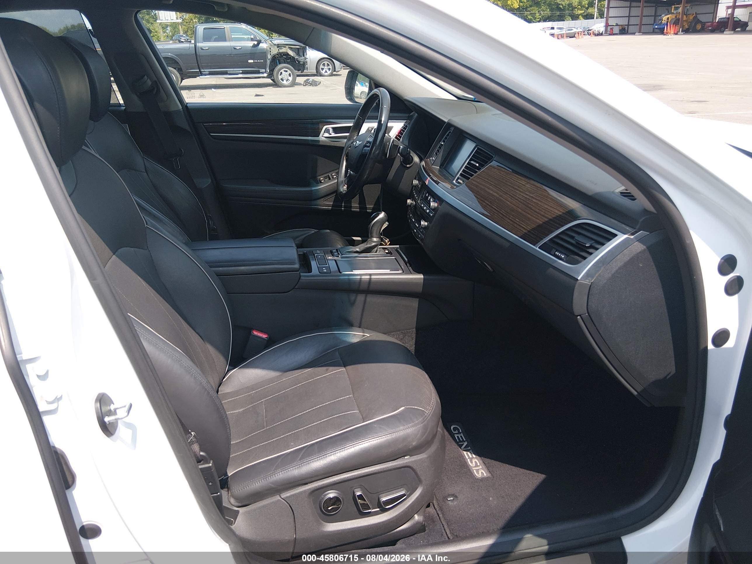 2015 Hyundai Genesis 3.8 White vin: KMHGN4JE2FU060876