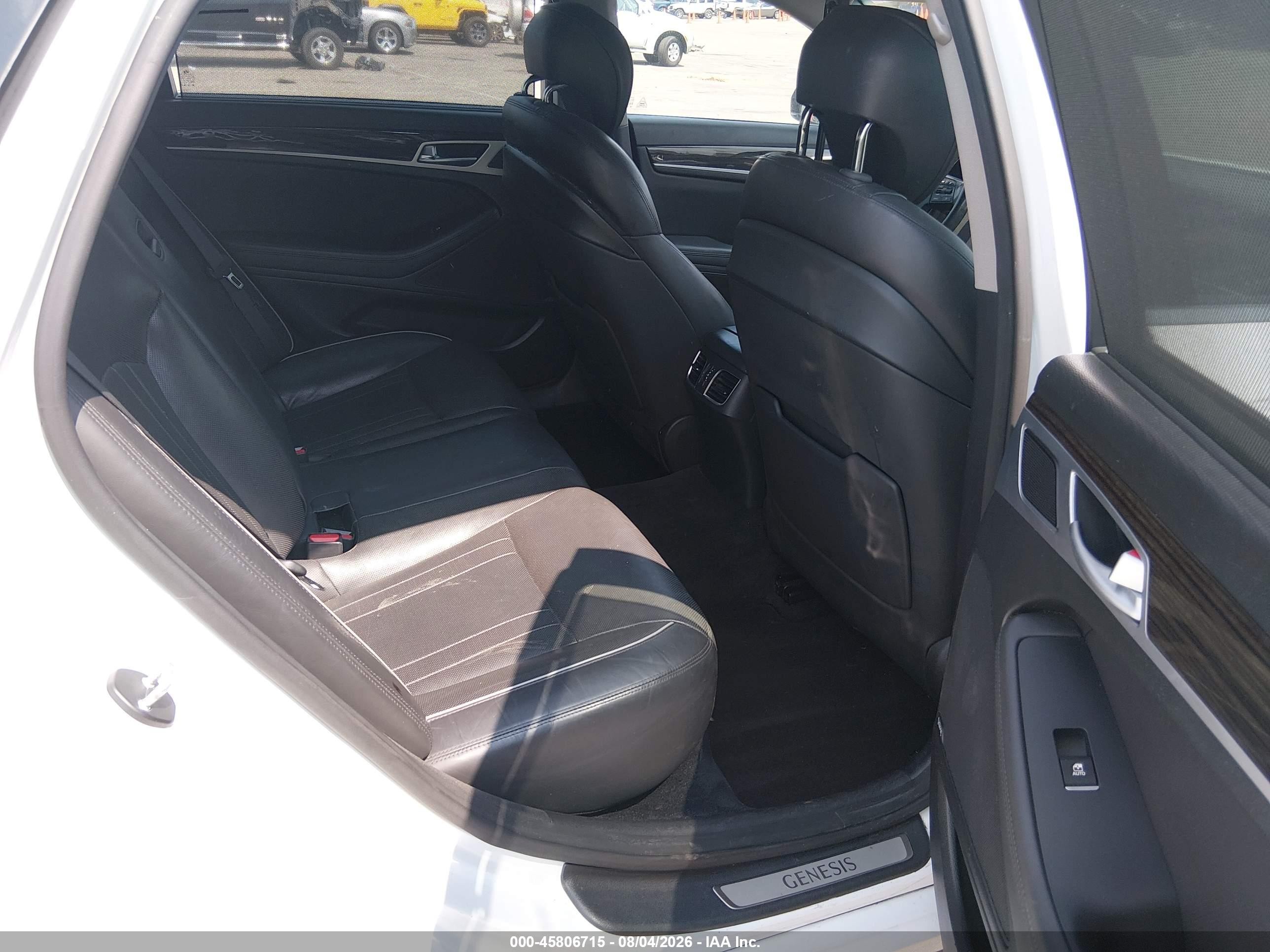 2015 Hyundai Genesis 3.8 White vin: KMHGN4JE2FU060876