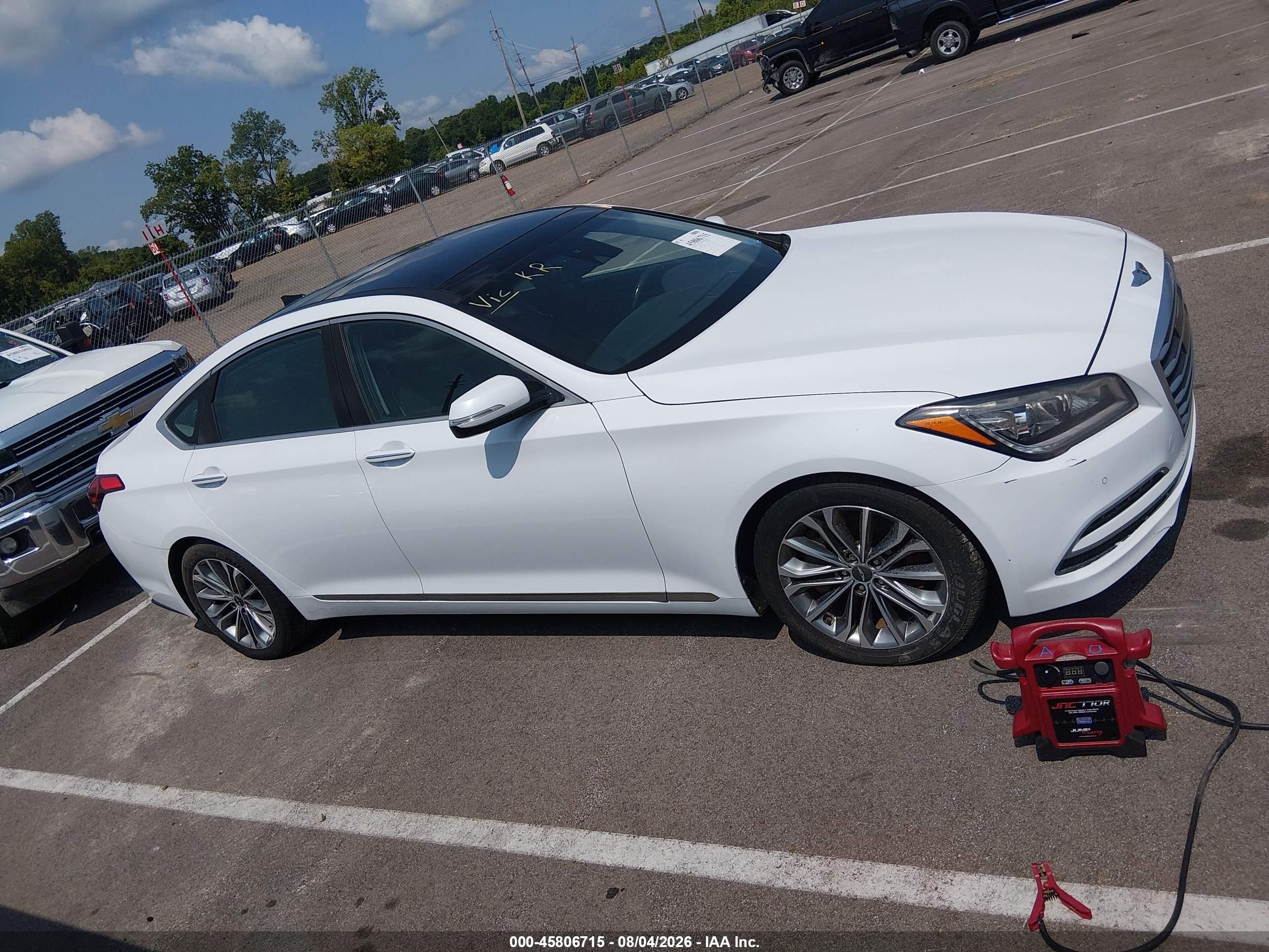 2015 Hyundai Genesis 3.8 White vin: KMHGN4JE2FU060876