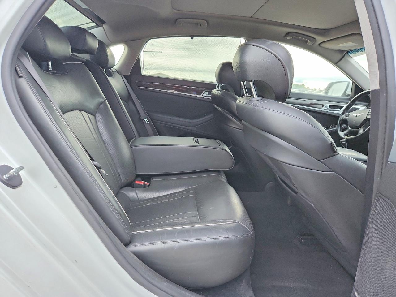 2015 Hyundai Genesis 3.8l White vin: KMHGN4JE2FU060876