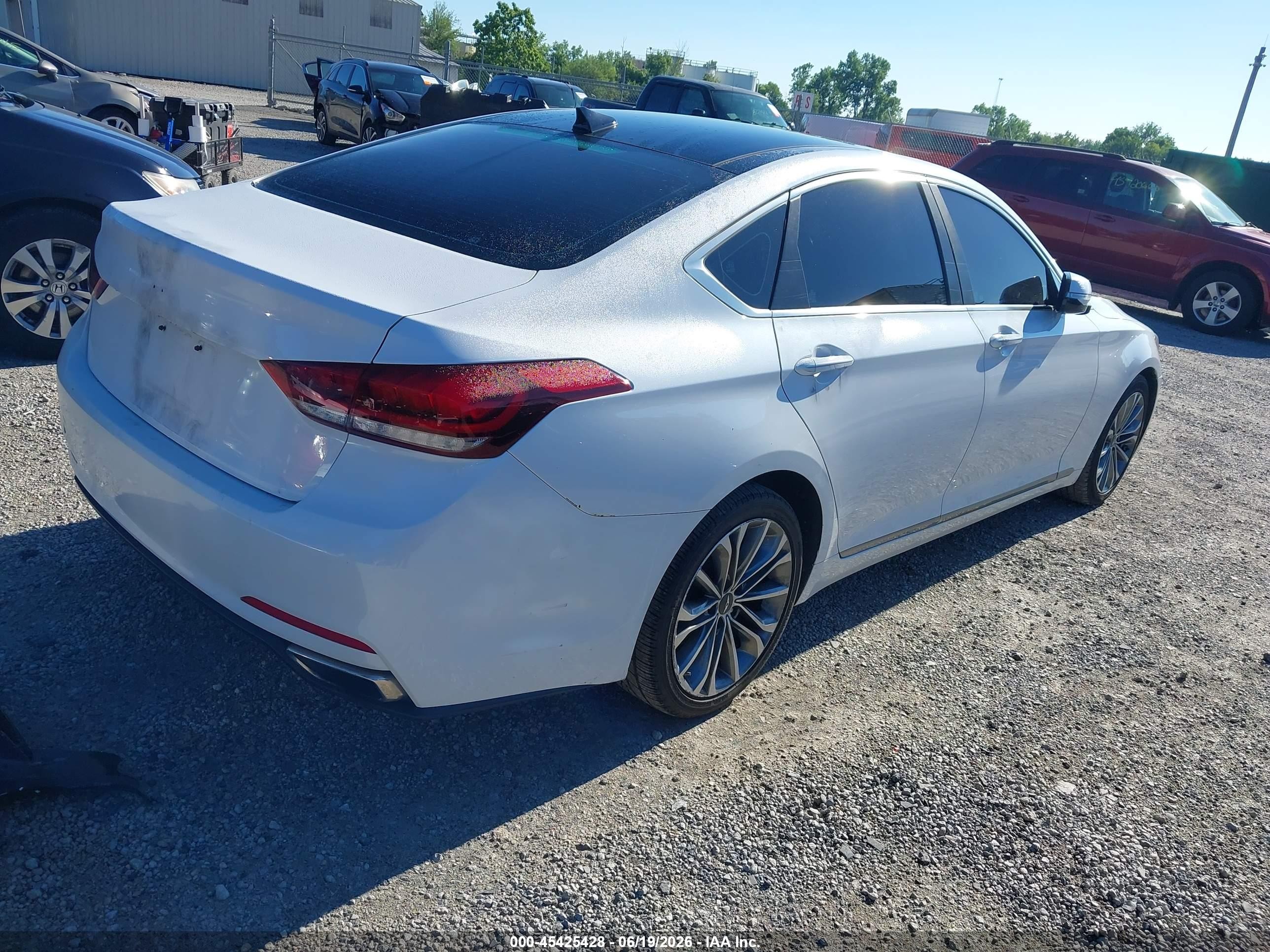 2015 Hyundai Genesis 3.8 White vin: KMHGN4JE2FU071814