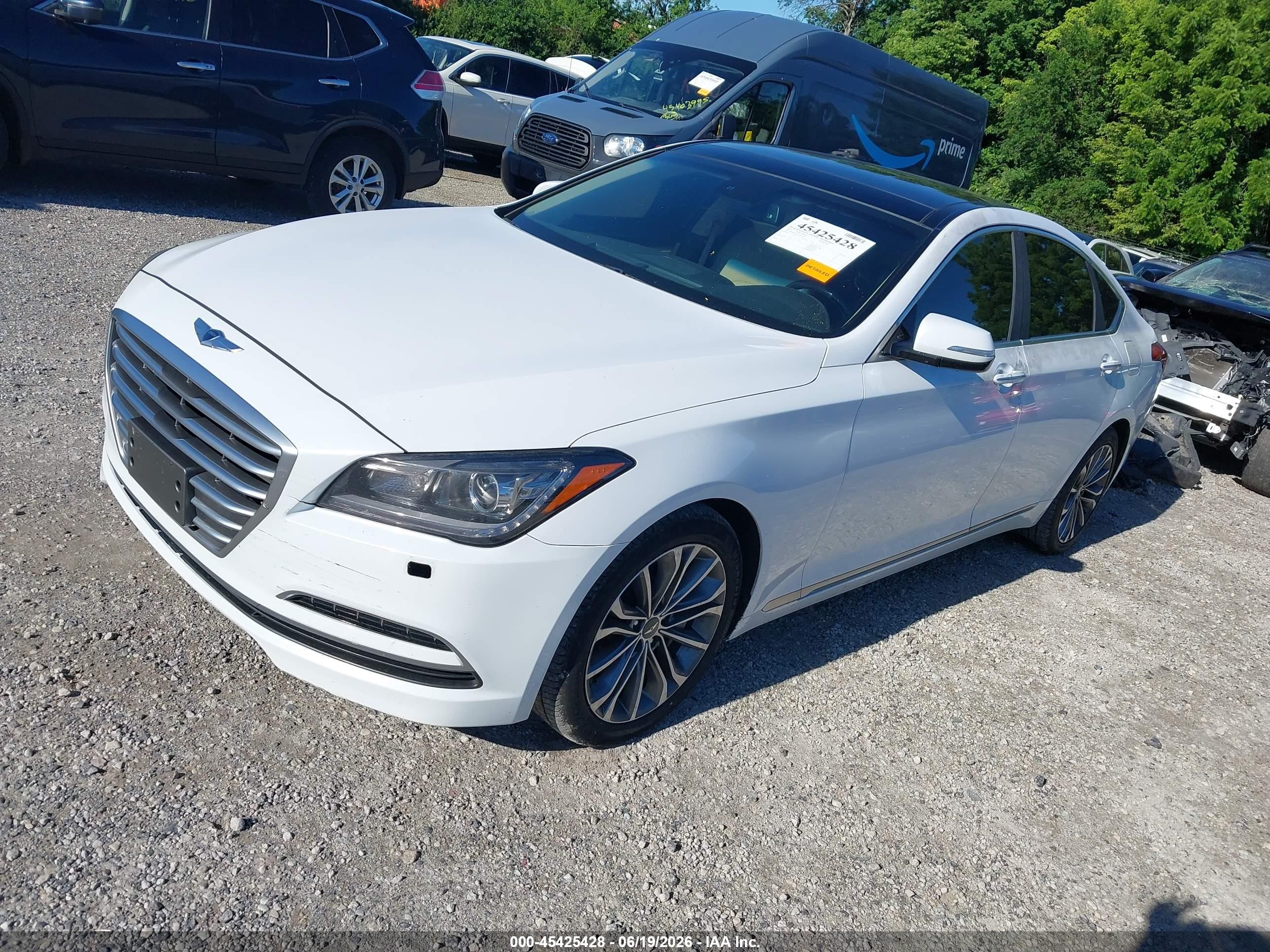 2015 Hyundai Genesis 3.8 White vin: KMHGN4JE2FU071814