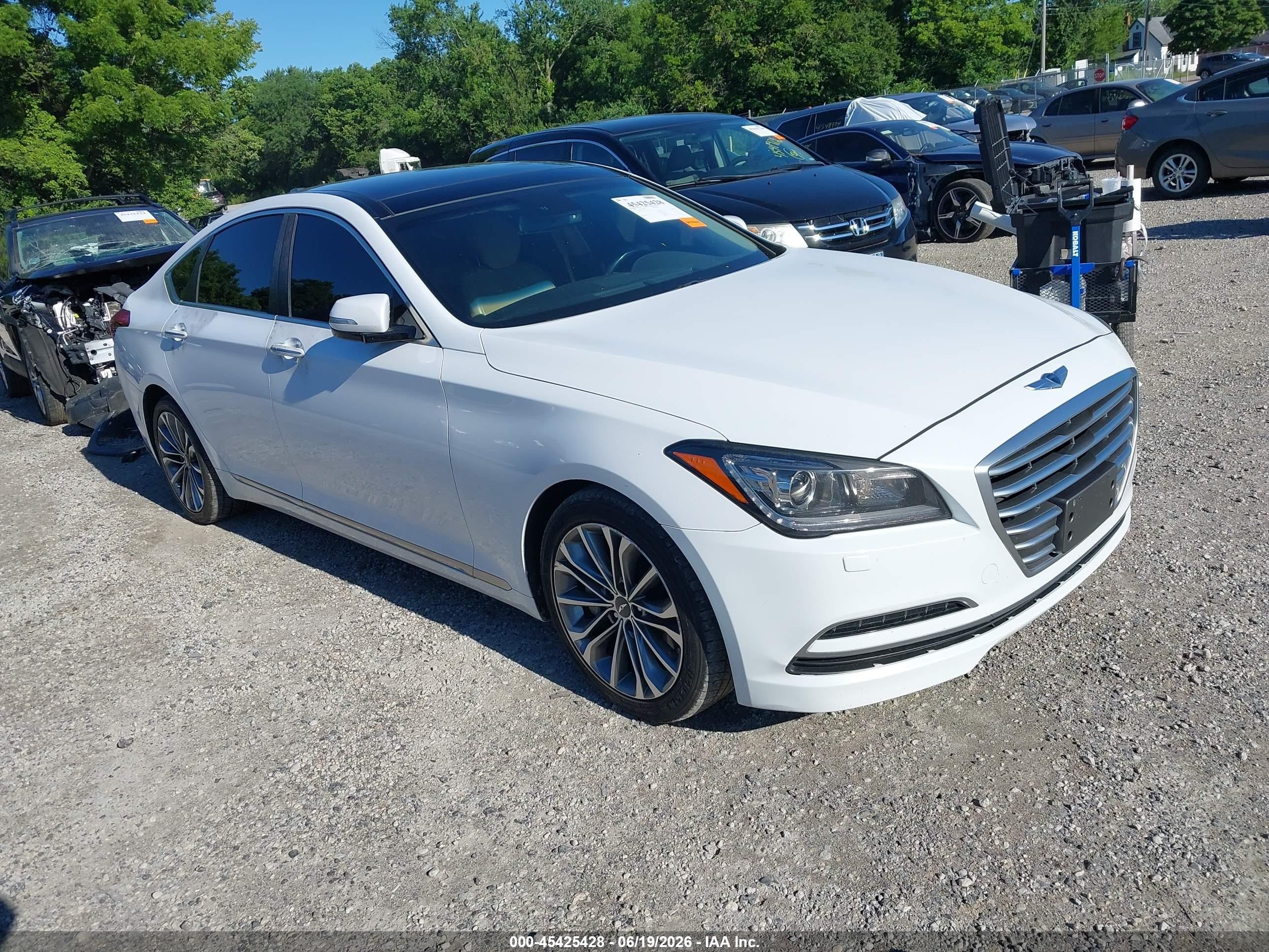 2015 Hyundai Genesis 3.8 White vin: KMHGN4JE2FU071814