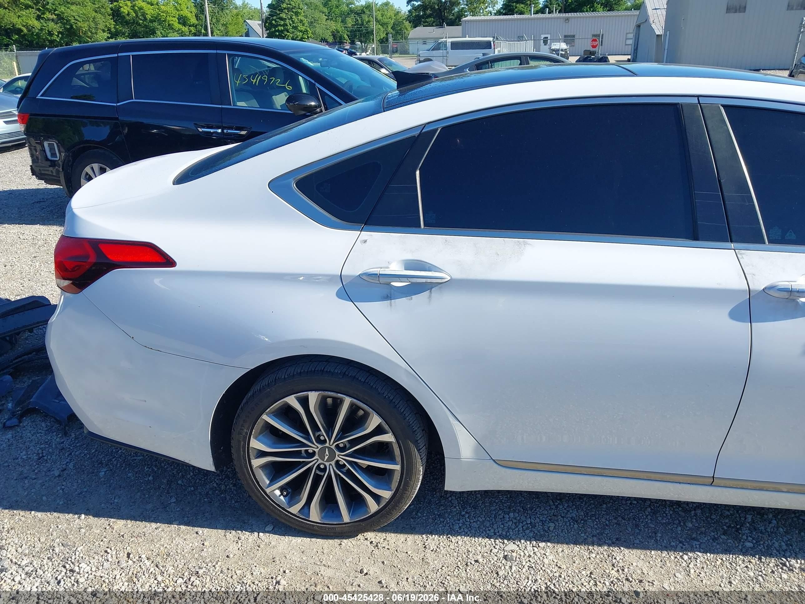 2015 Hyundai Genesis 3.8 White vin: KMHGN4JE2FU071814