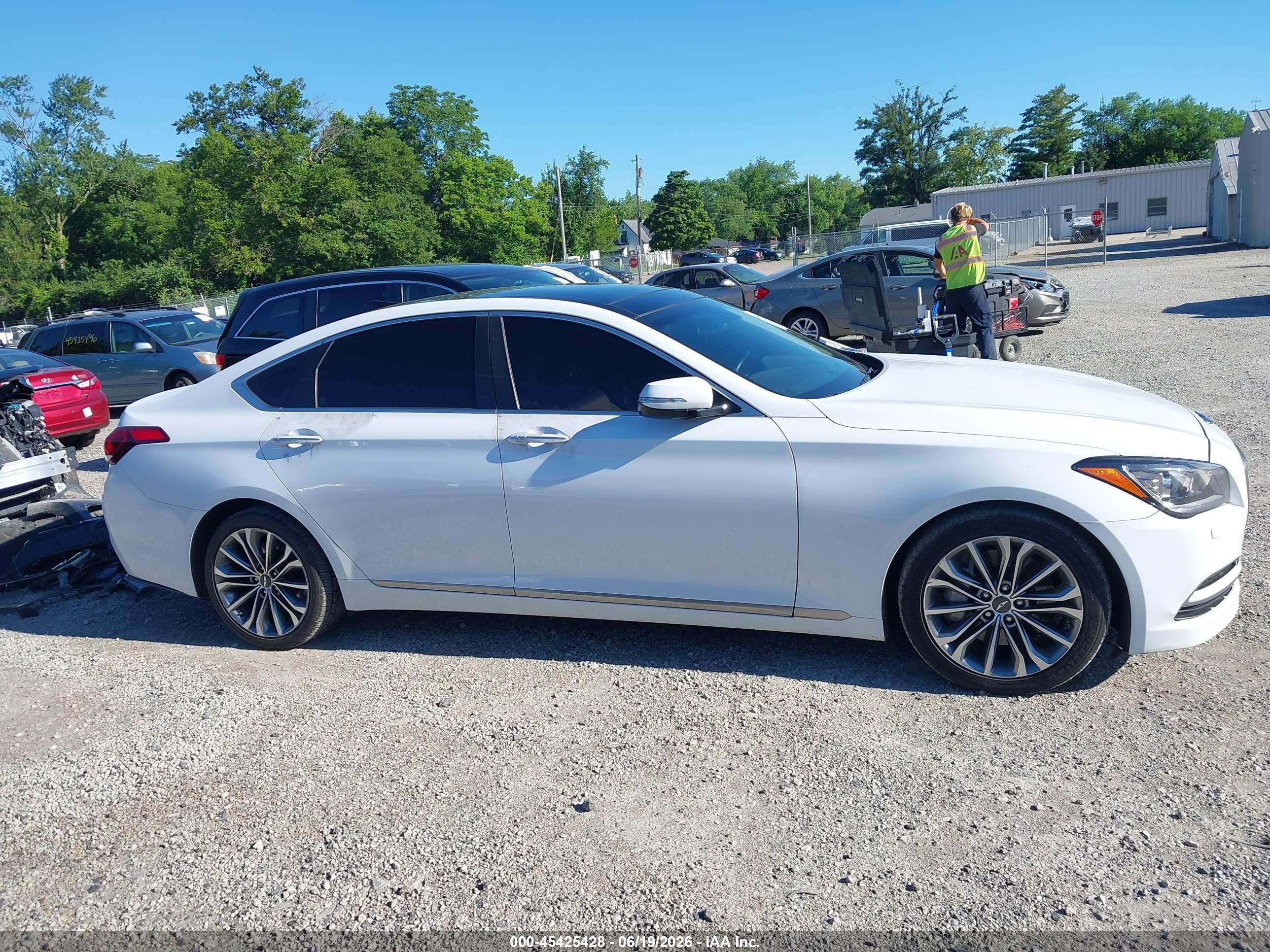 2015 Hyundai Genesis 3.8 White vin: KMHGN4JE2FU071814