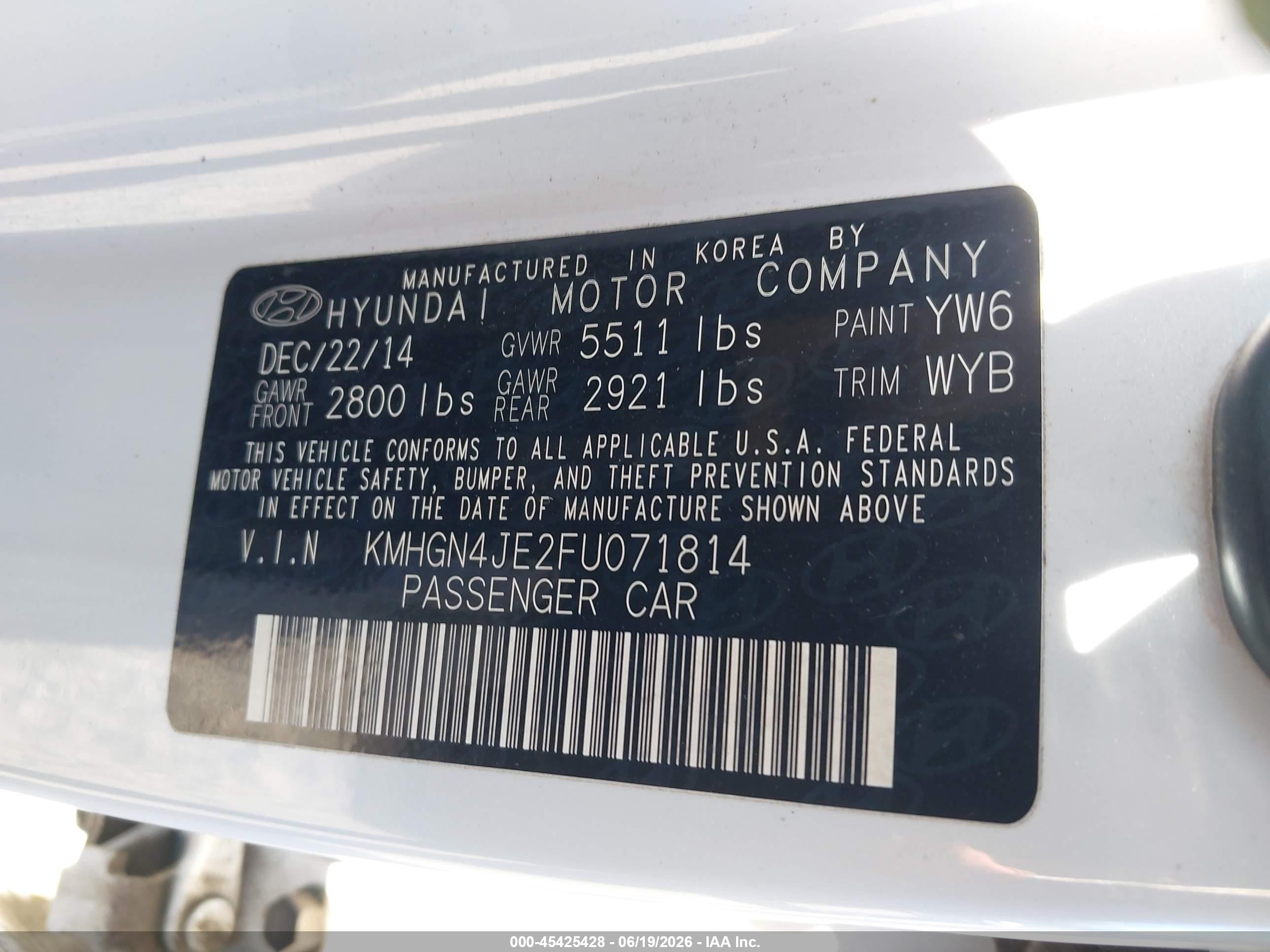 2015 Hyundai Genesis 3.8 White vin: KMHGN4JE2FU071814