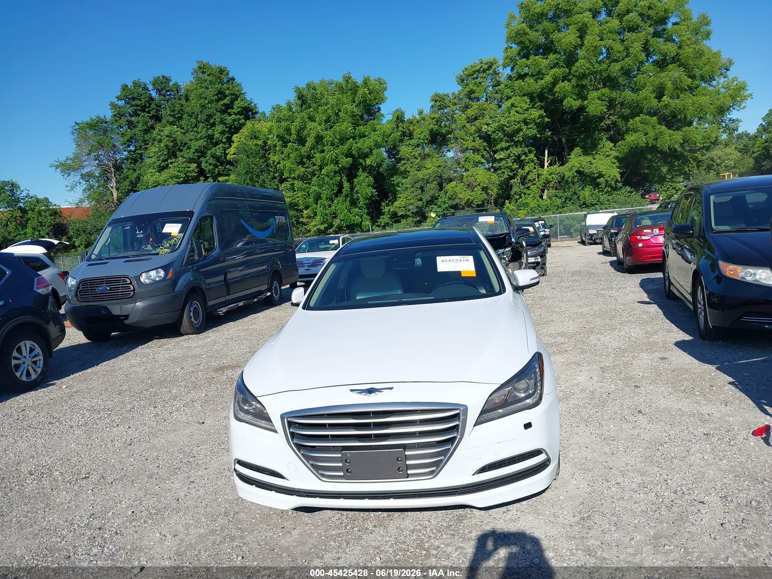 2015 Hyundai Genesis 3.8 White vin: KMHGN4JE2FU071814