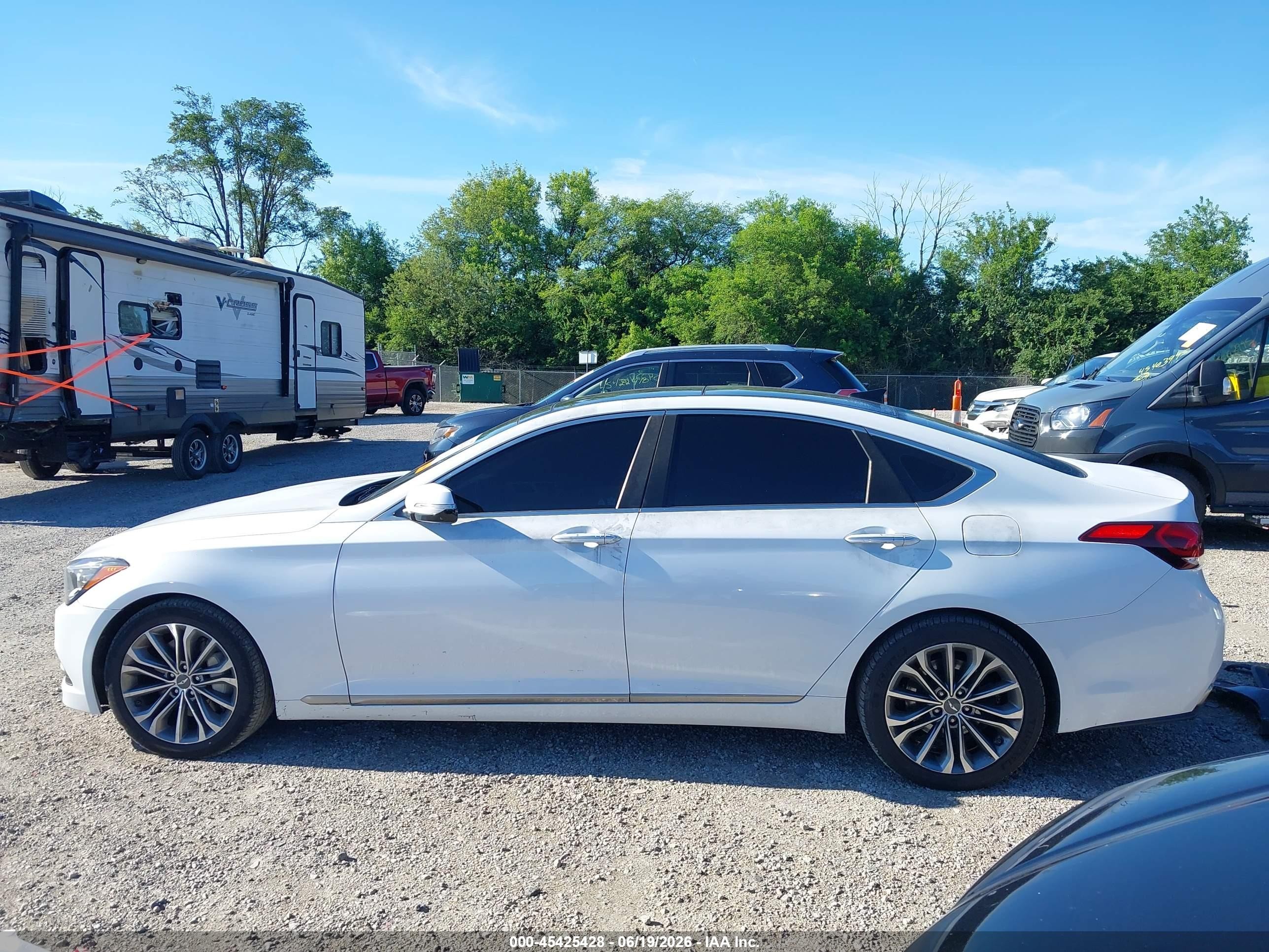 2015 Hyundai Genesis 3.8 White vin: KMHGN4JE2FU071814