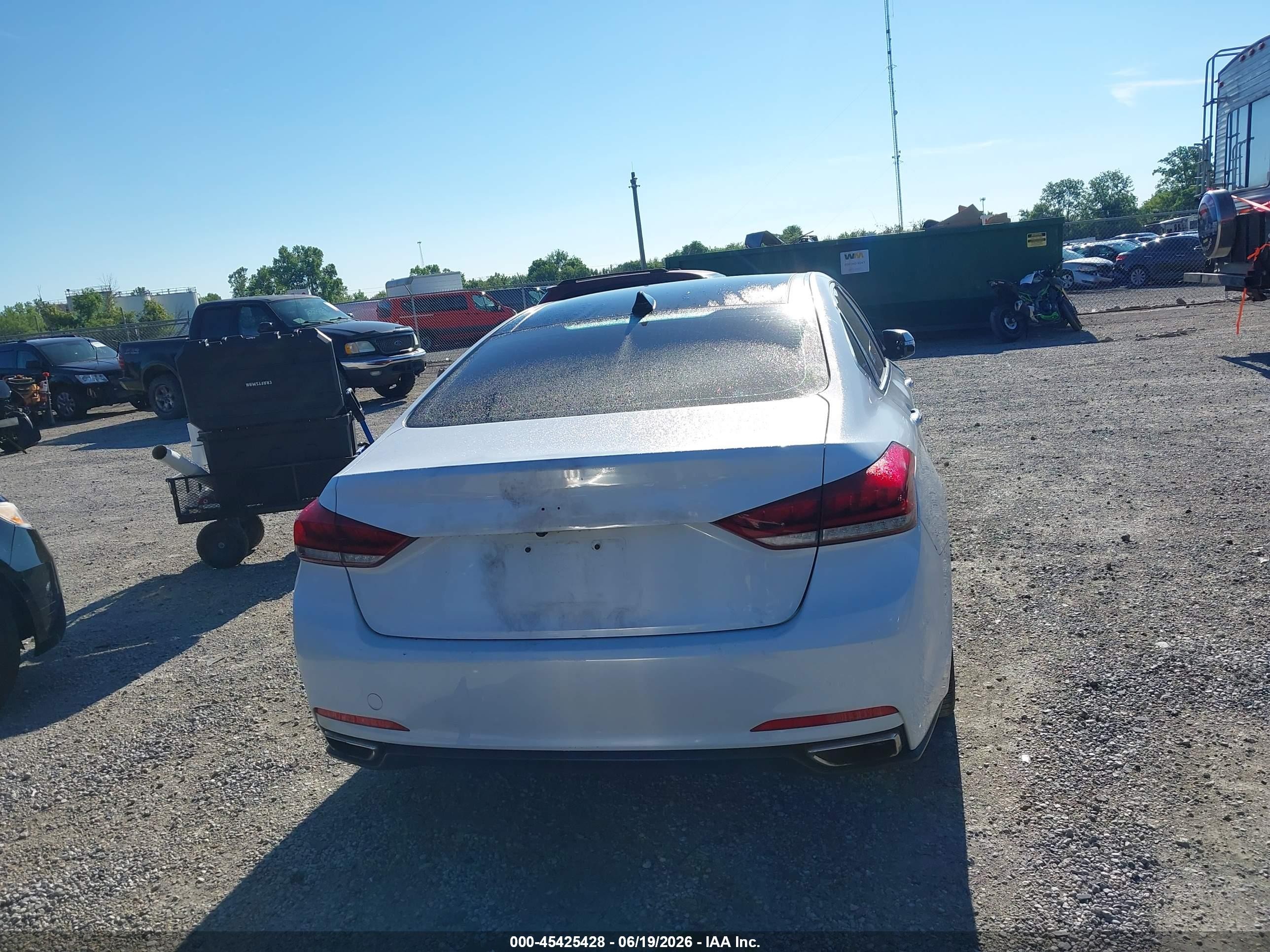 2015 Hyundai Genesis 3.8 White vin: KMHGN4JE2FU071814