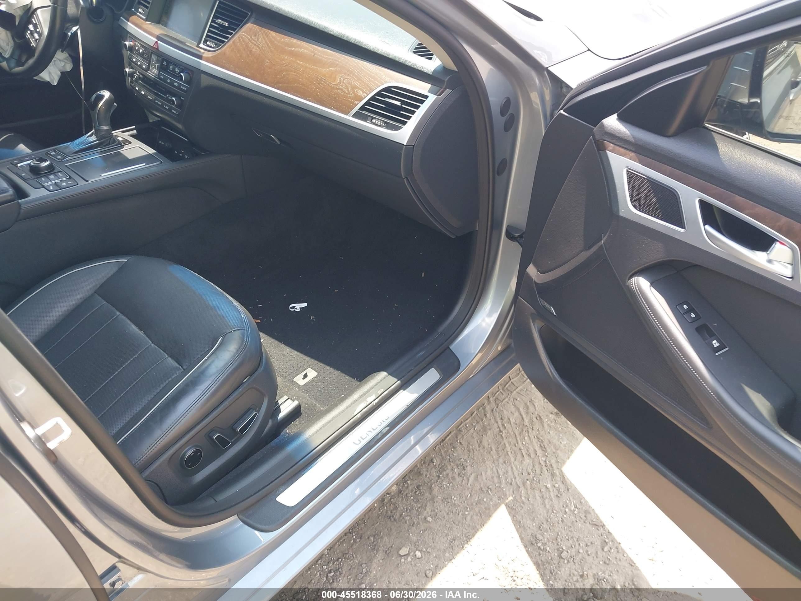 2015 Hyundai Genesis 3.8 Gray vin: KMHGN4JE2FU075510